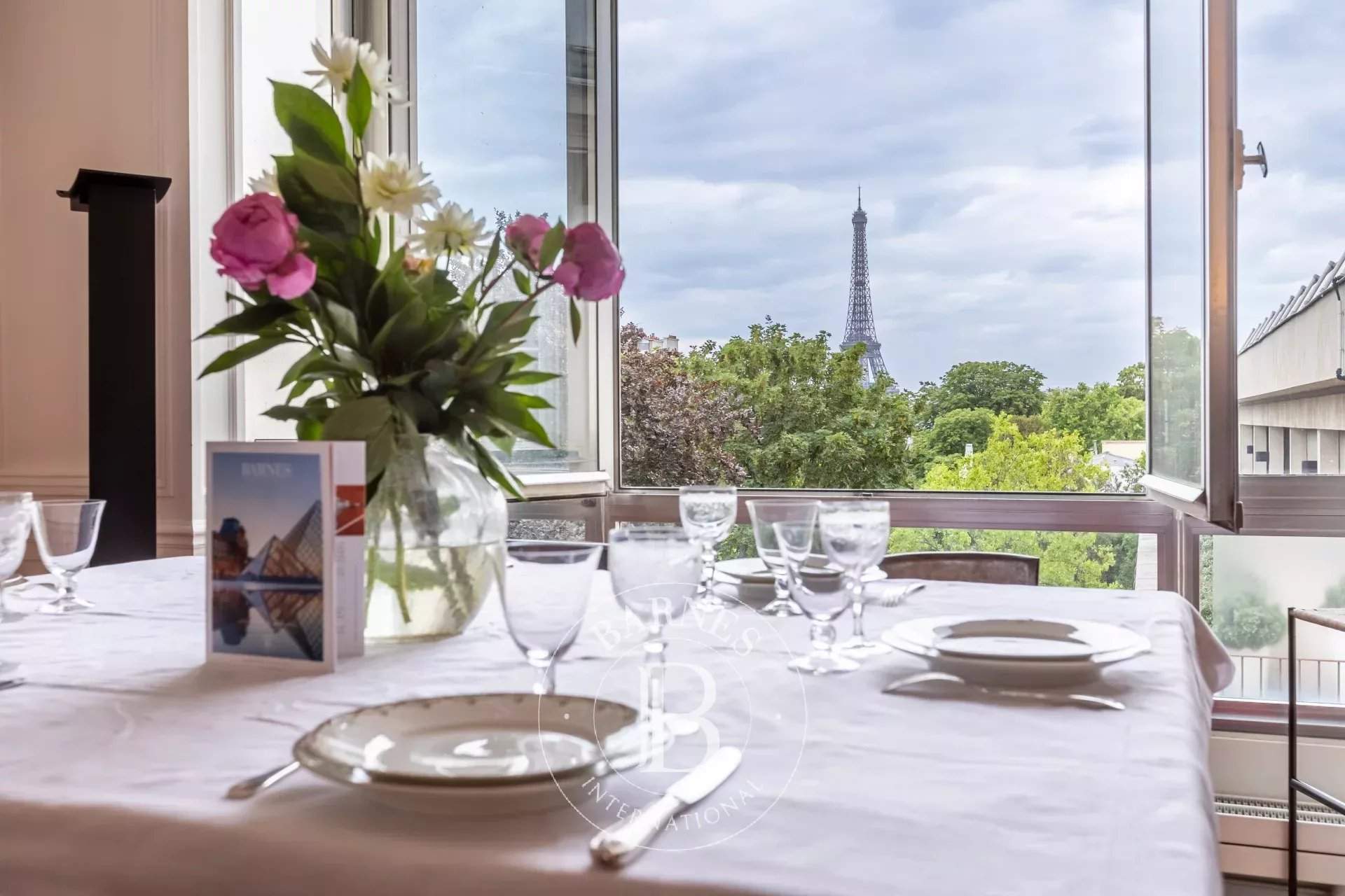 Paris  - Appartement  4 Chambres - picture 1