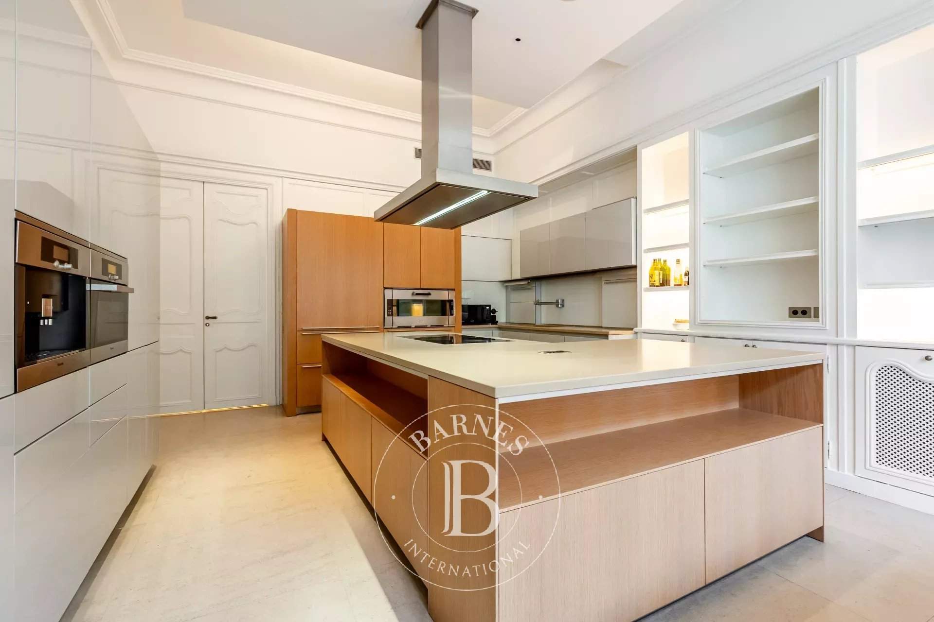 PARIS 16 - APARTMENT - 4/5 BEDROOMS picture 16