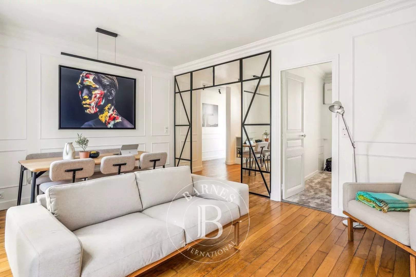 Paris 4th arrondissement - Dual-aspect apartment - 1 bedroom picture 2