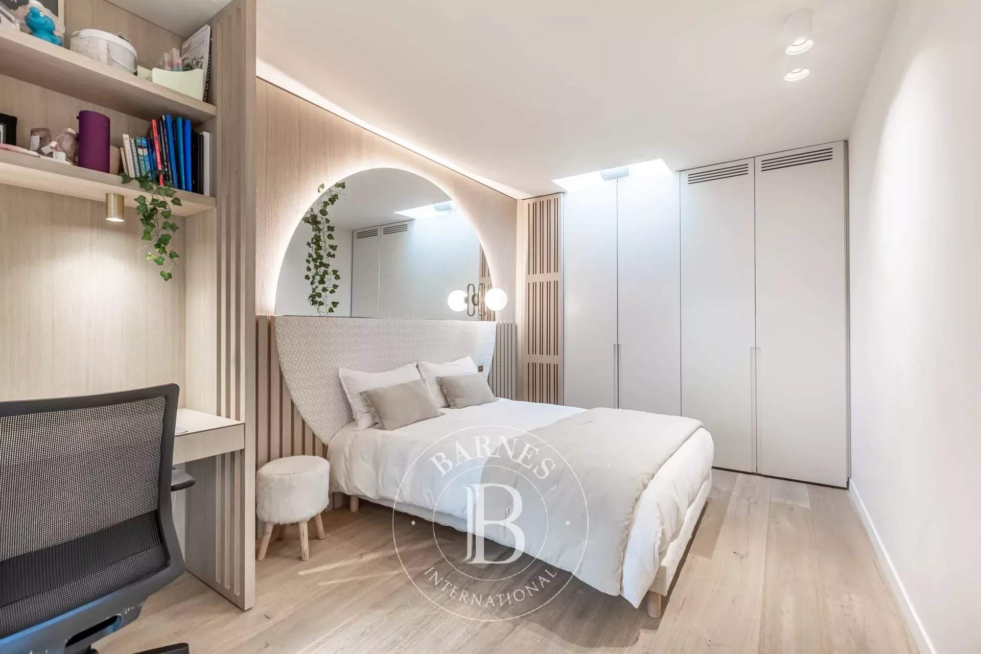 Paris  - Triplex  6 Chambres - picture 12