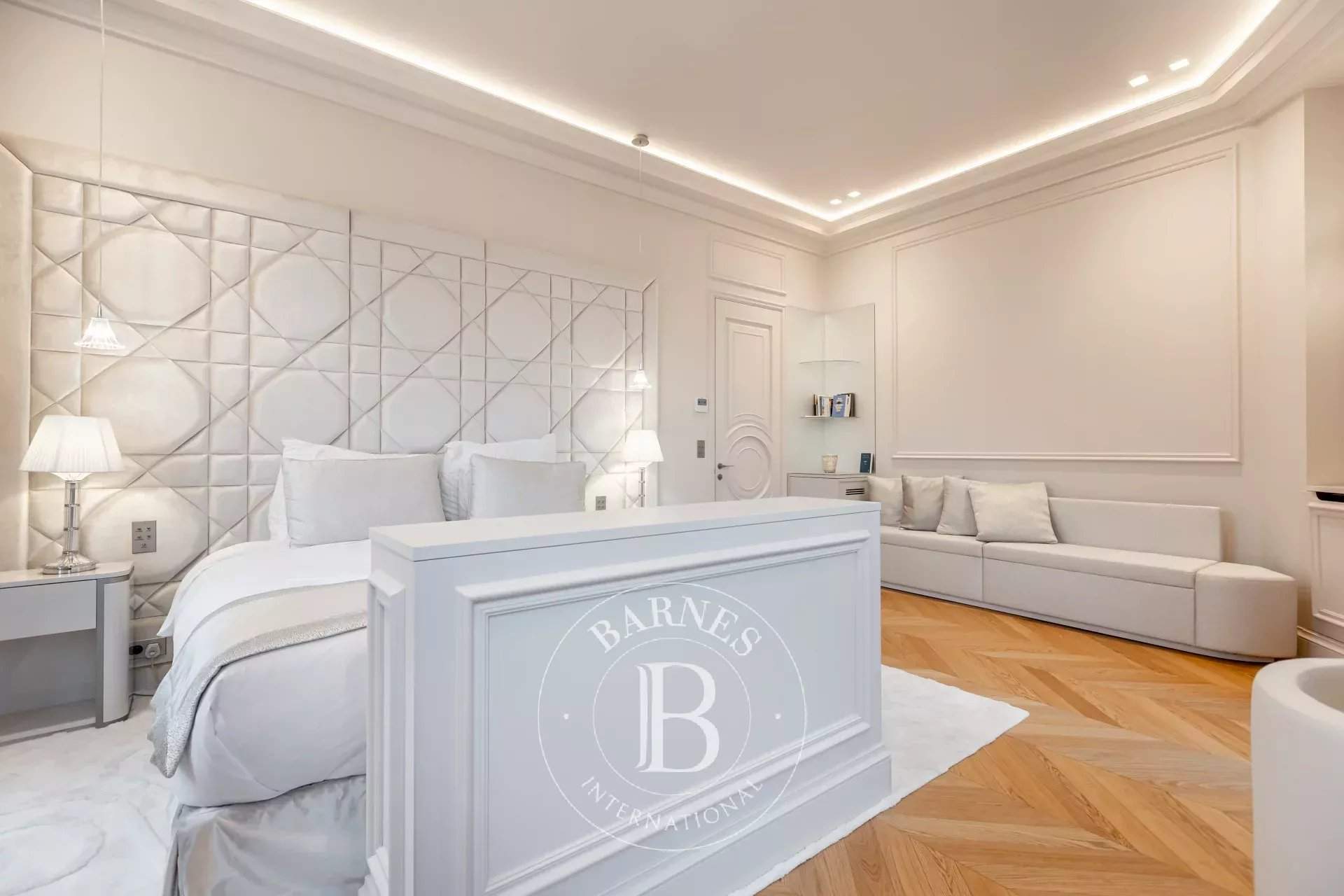 PARIS 08 - APPARTMENT - 5 BEDROOMS picture 9