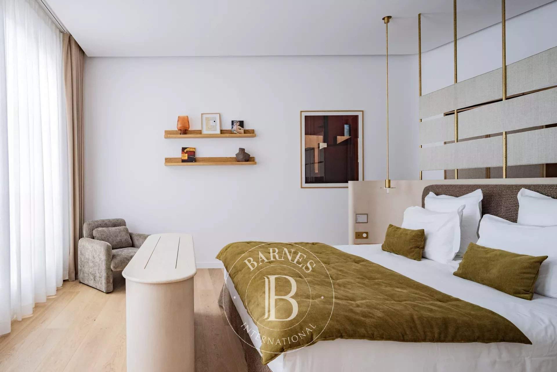 PARIS VIII - 3 BEDROOM APARTMENT -  6 GUESTS picture 7