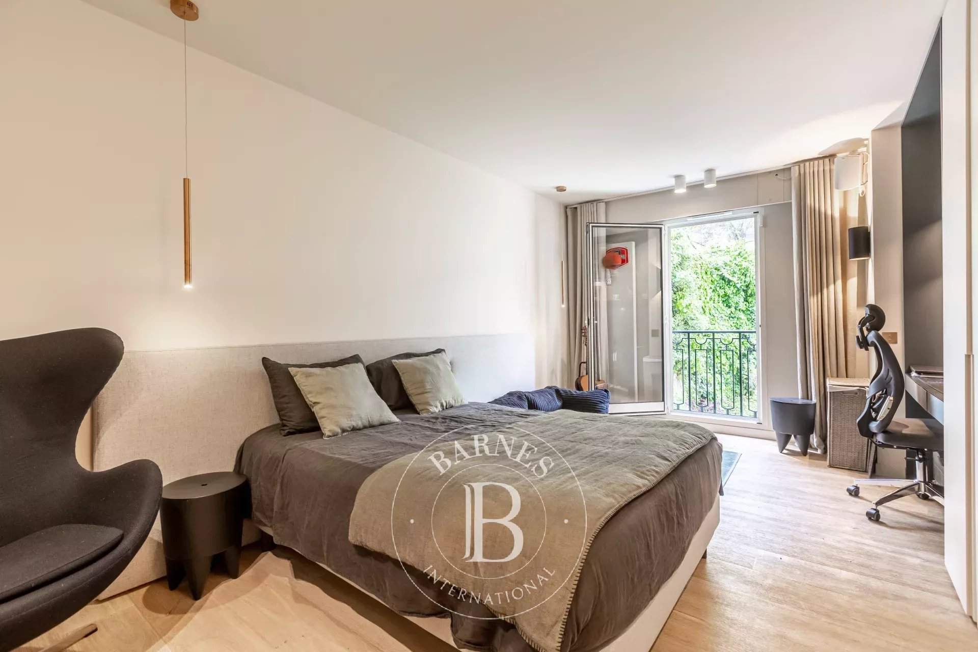 Paris  - Triplex  6 Chambres - picture 10