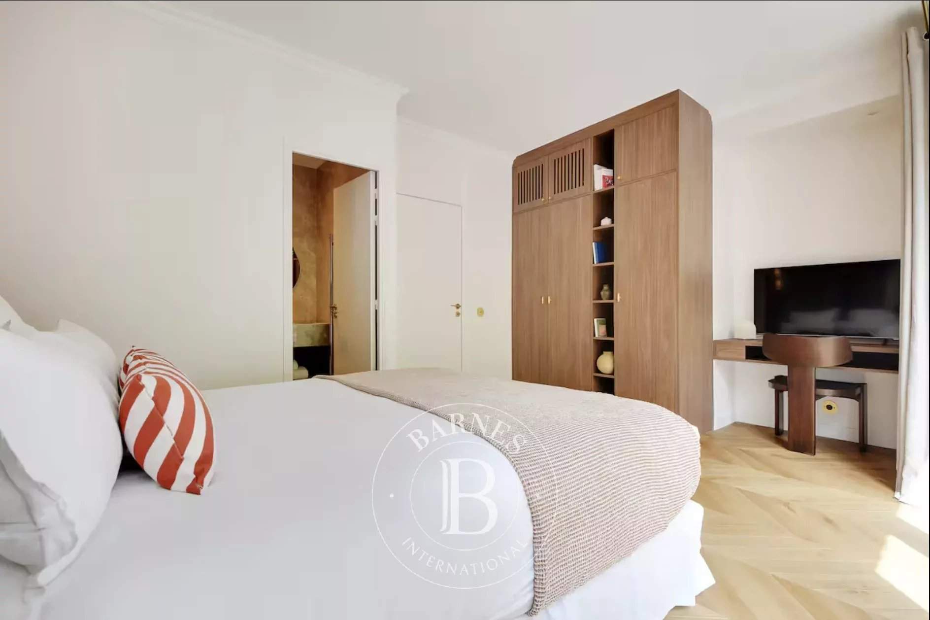 PARIS VI - APARTMENT - 3 BEDROOMS - 6 ADULTS picture 13