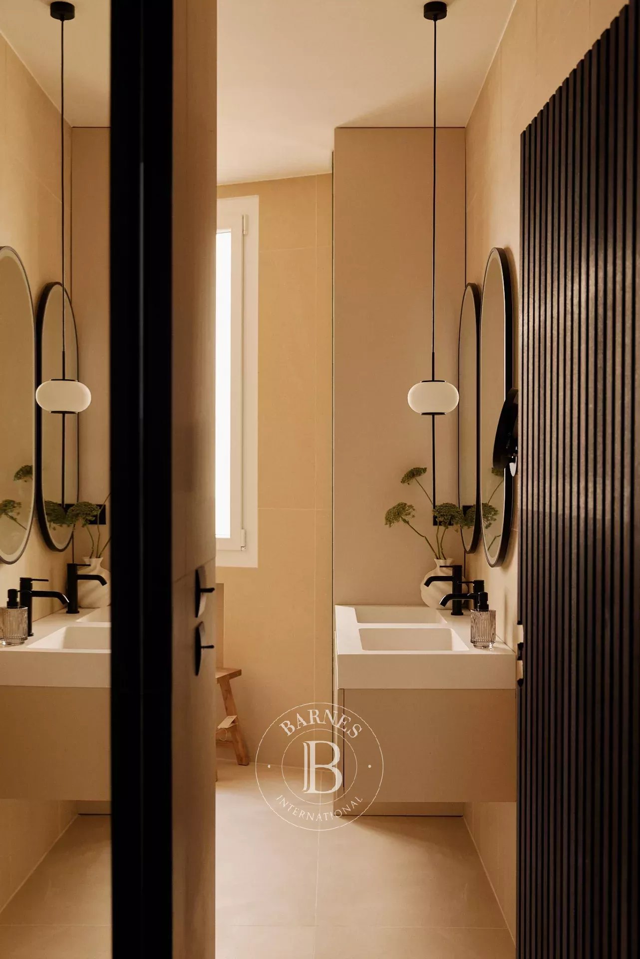 PARIS VI - APPARTEMENT - 2 CHAMBRES - 5 PERSONNES picture 13