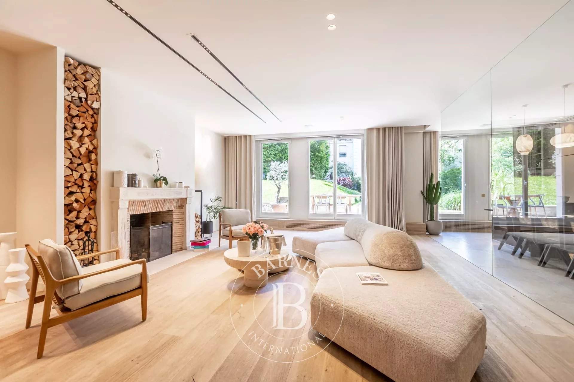 Paris  - Triplex  6 Chambres - picture 2