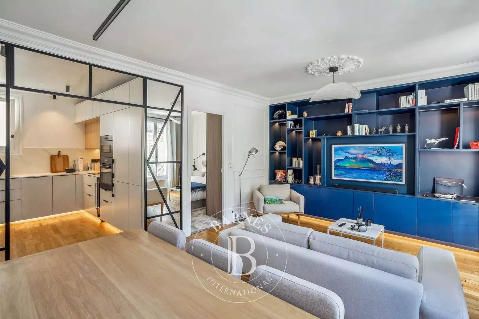 Paris 4th arrondissement - Dual-aspect apartment - 1 bedroom picture 1