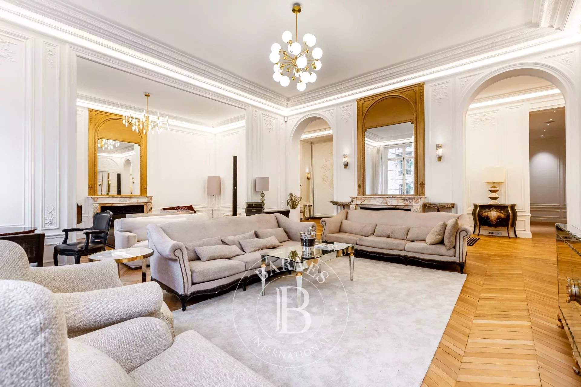 PARIS 16 - APARTMENT - 4/5 BEDROOMS picture 2