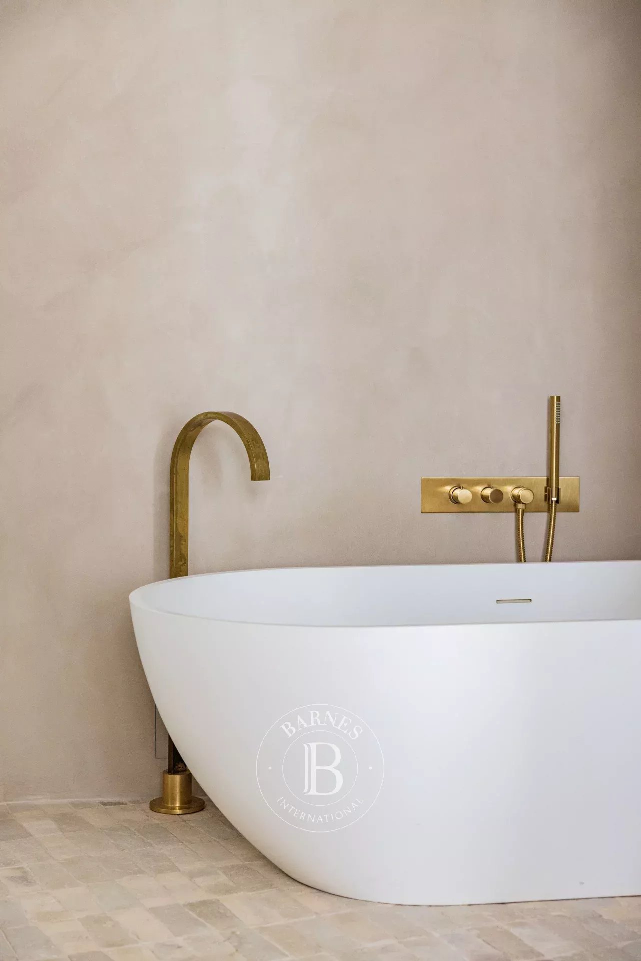 PARIS VIII - 3 BEDROOM APARTMENT -  6 GUESTS picture 10