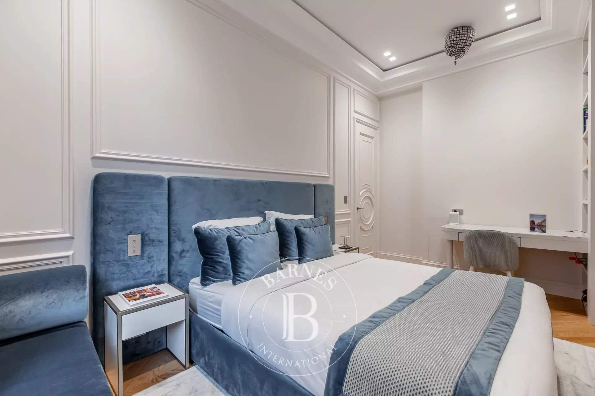 PARIS 08 - APPARTMENT - 5 BEDROOMS picture 17