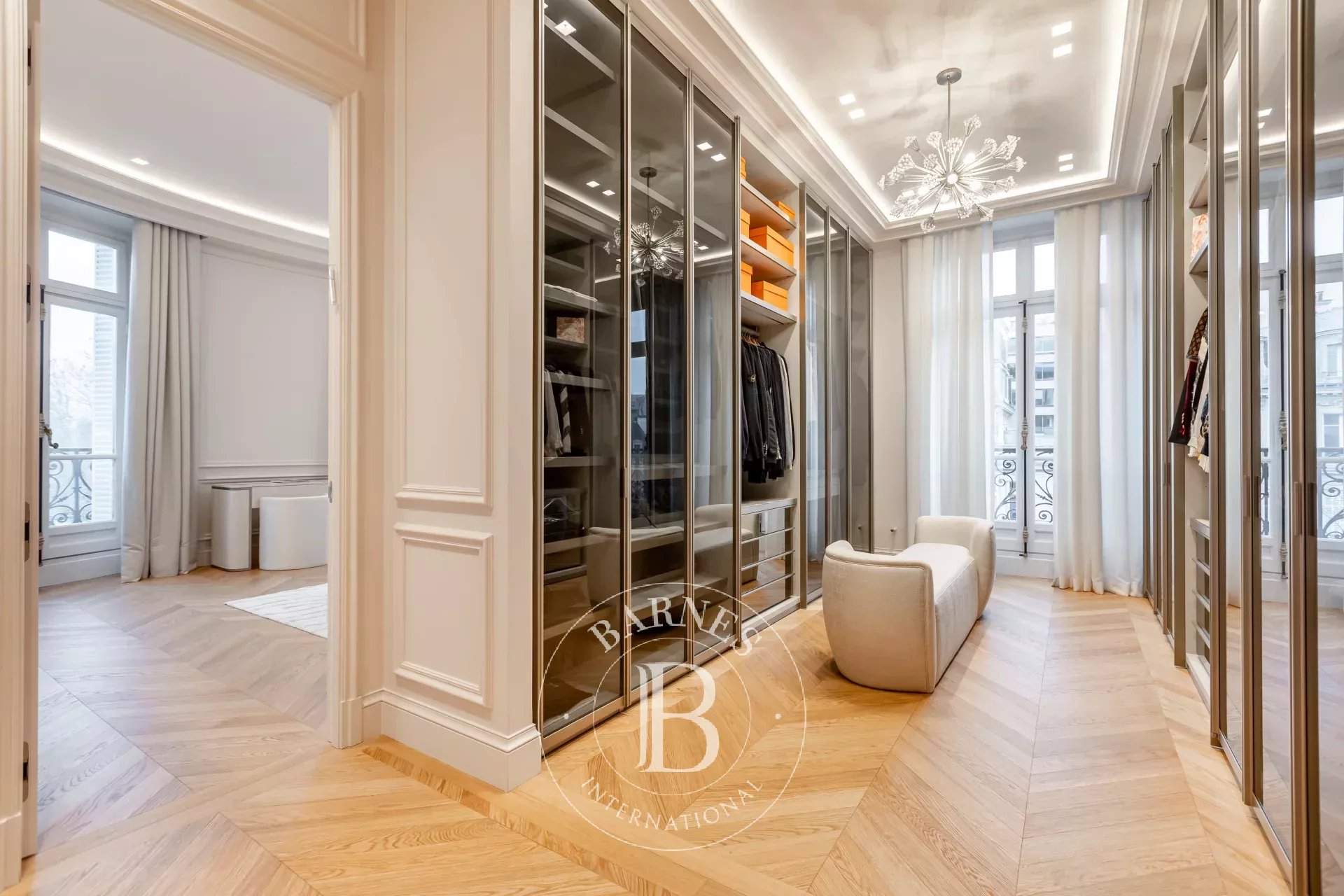 PARIS 08 - APPARTMENT - 5 BEDROOMS picture 10