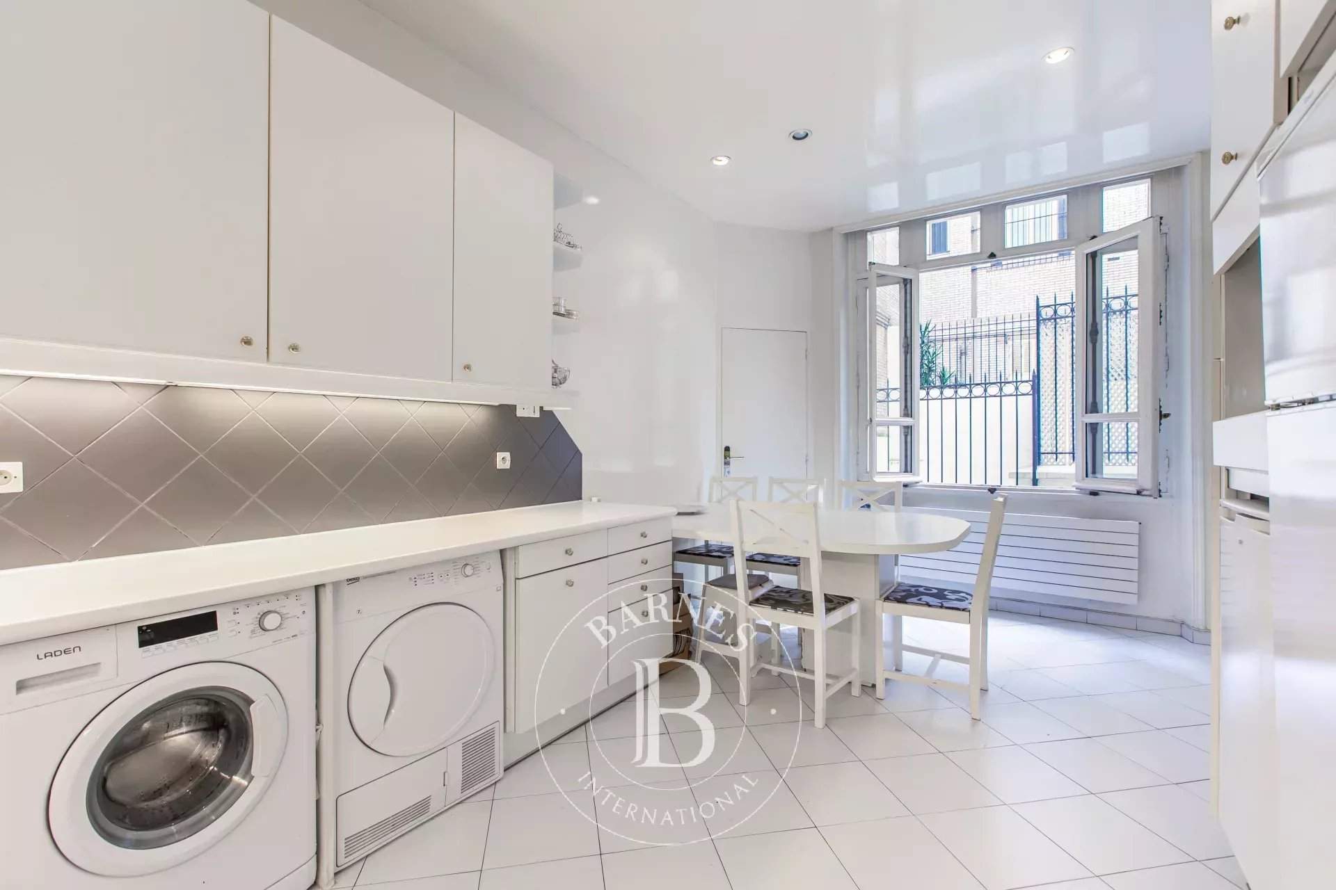 Paris  - Appartement  2 Chambres - picture 12