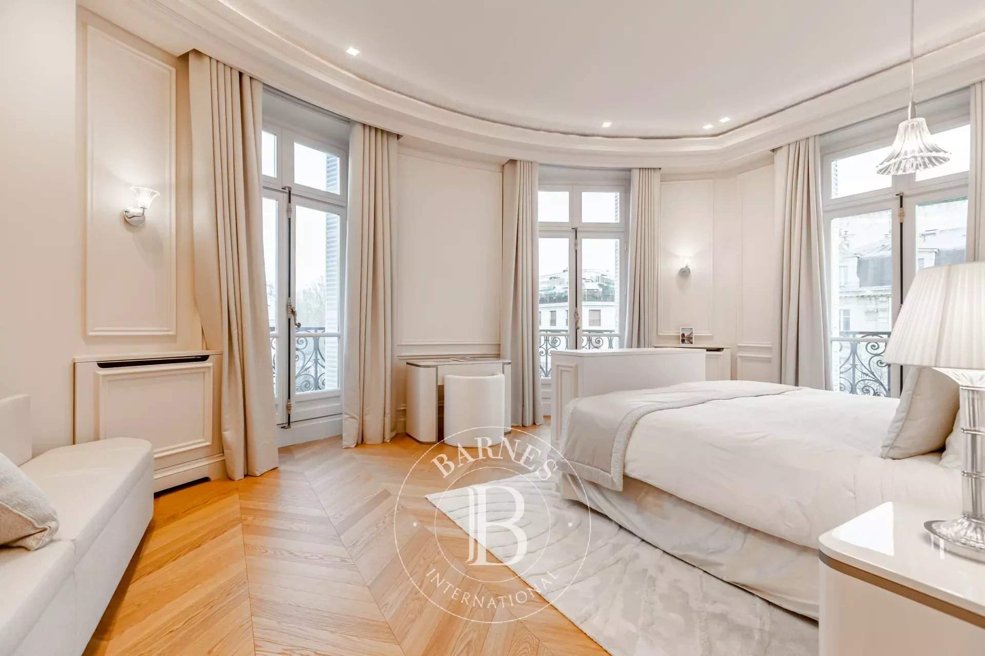 PARIS 08 - APPARTMENT - 5 BEDROOMS picture 7