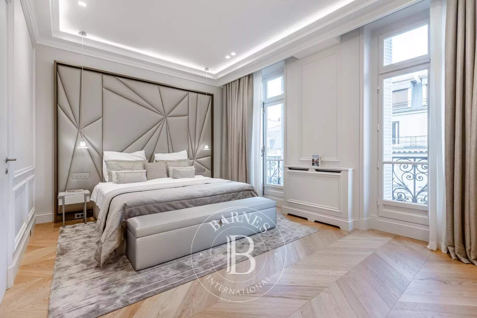 PARIS 08 - APPARTMENT - 5 BEDROOMS picture 13