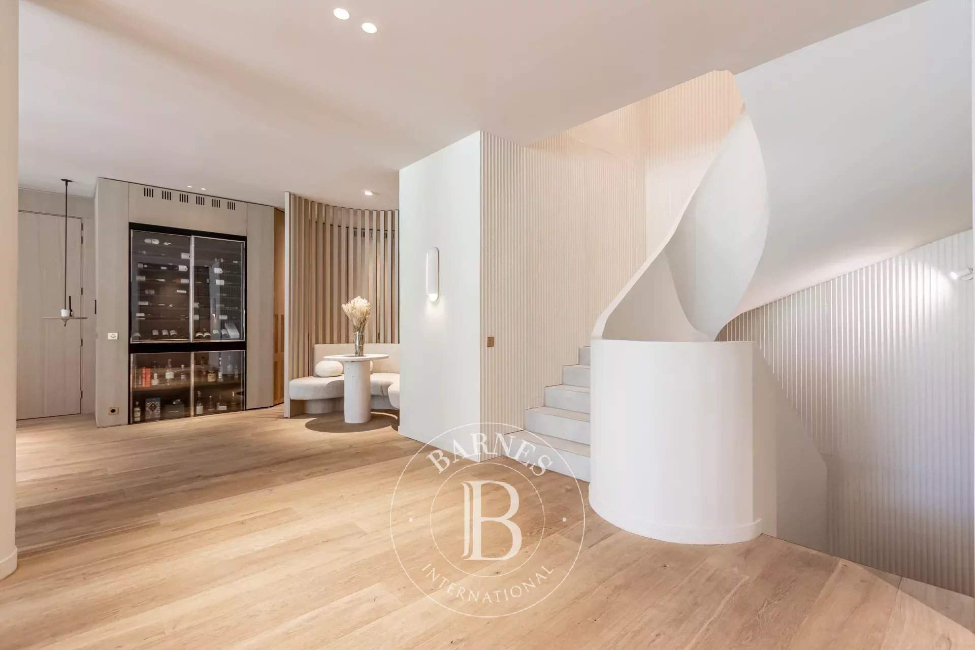 Paris  - Triplex  6 Chambres - picture 9