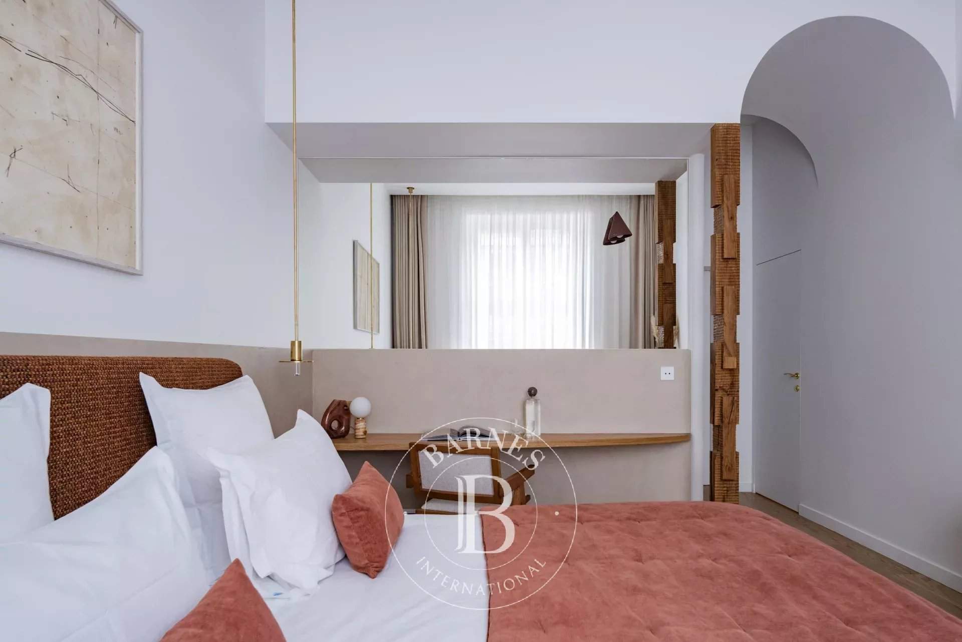 PARIS VIII - 3 BEDROOM APARTMENT -  6 GUESTS picture 11