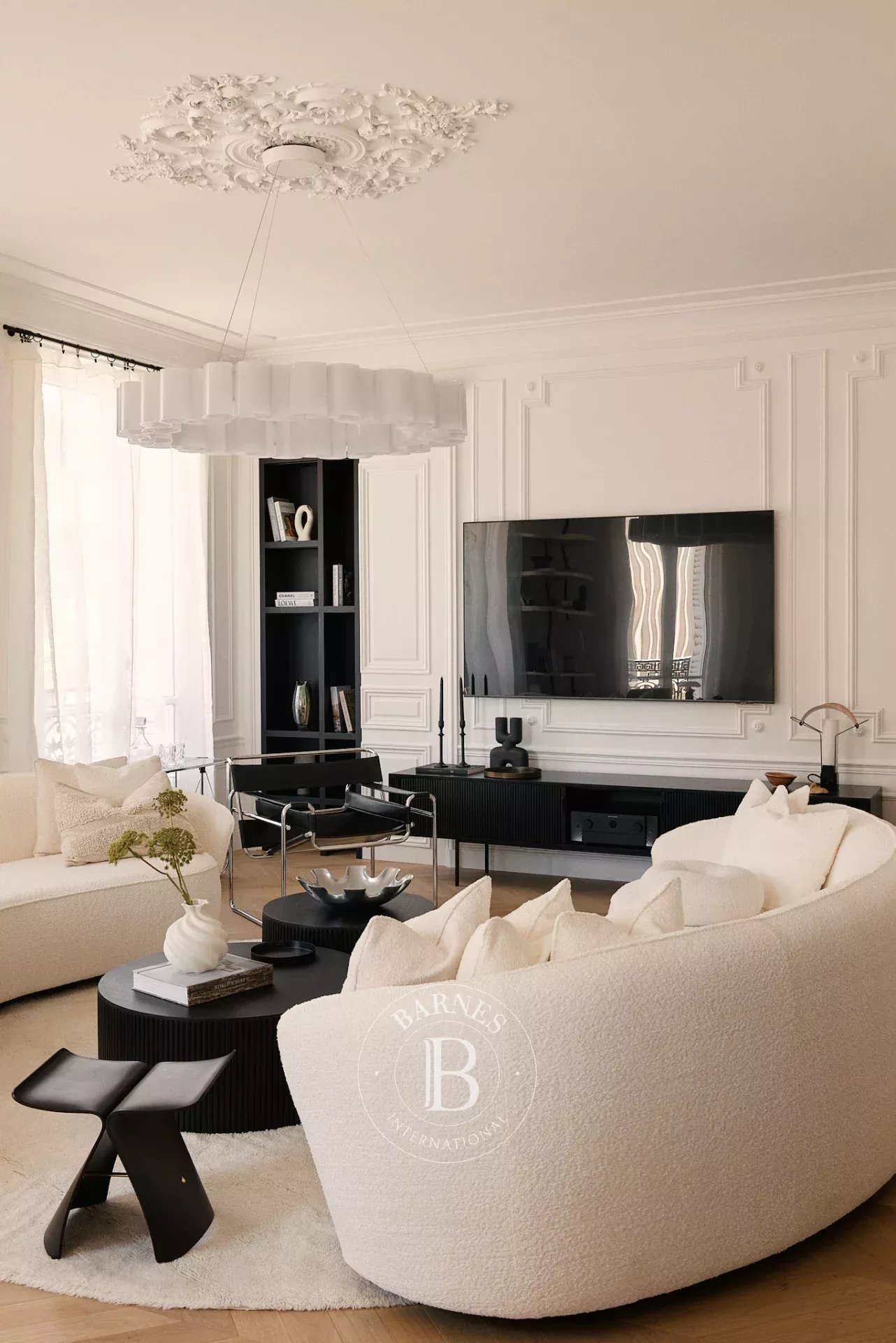 PARIS VI - APPARTEMENT - 2 CHAMBRES - 5 PERSONNES picture 2