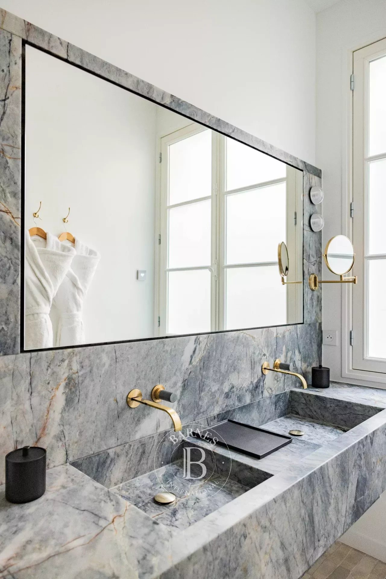 PARIS VIII - 3 BEDROOM APARTMENT -  6 GUESTS picture 15