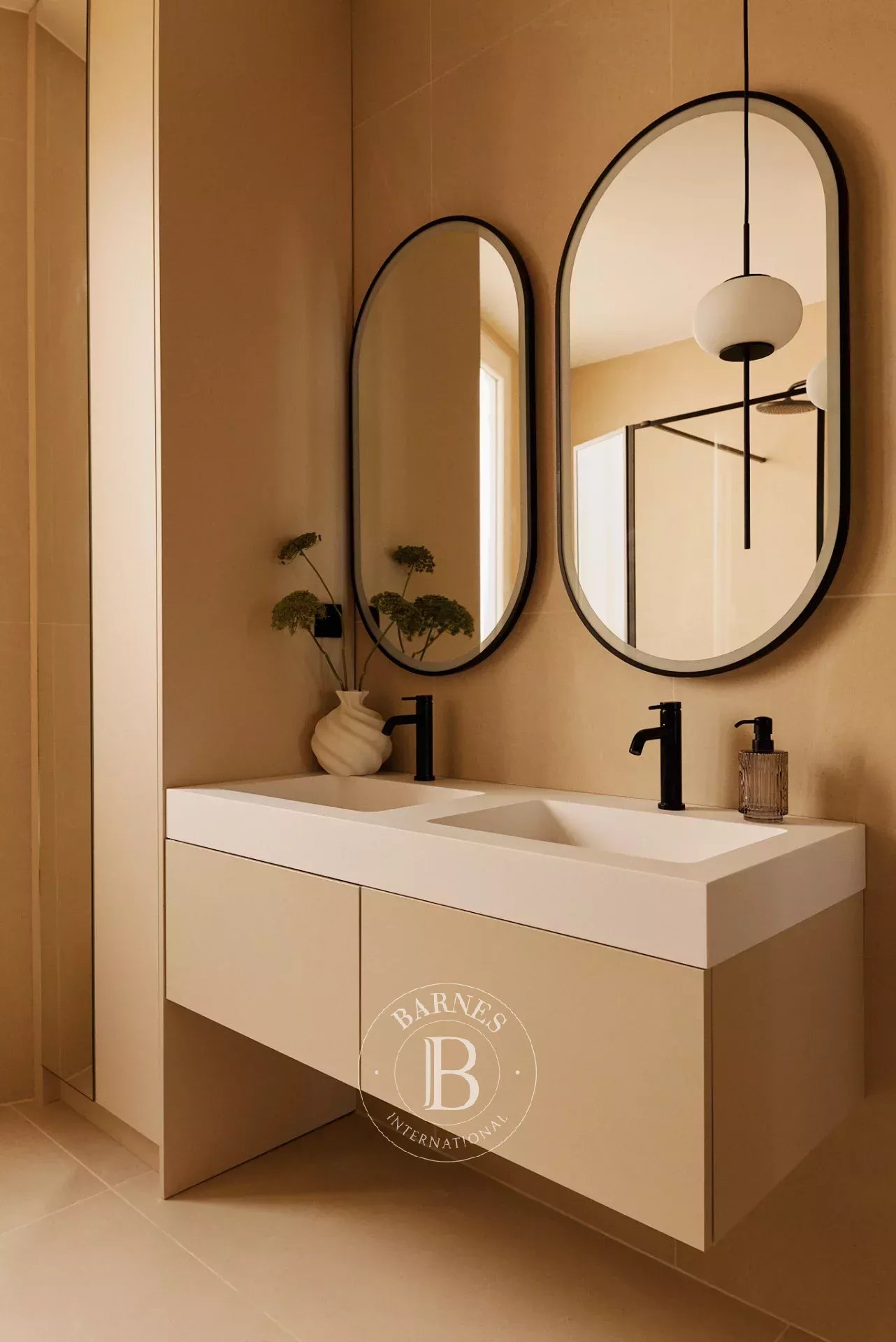 PARIS VI - APPARTEMENT - 2 CHAMBRES - 5 PERSONNES picture 12