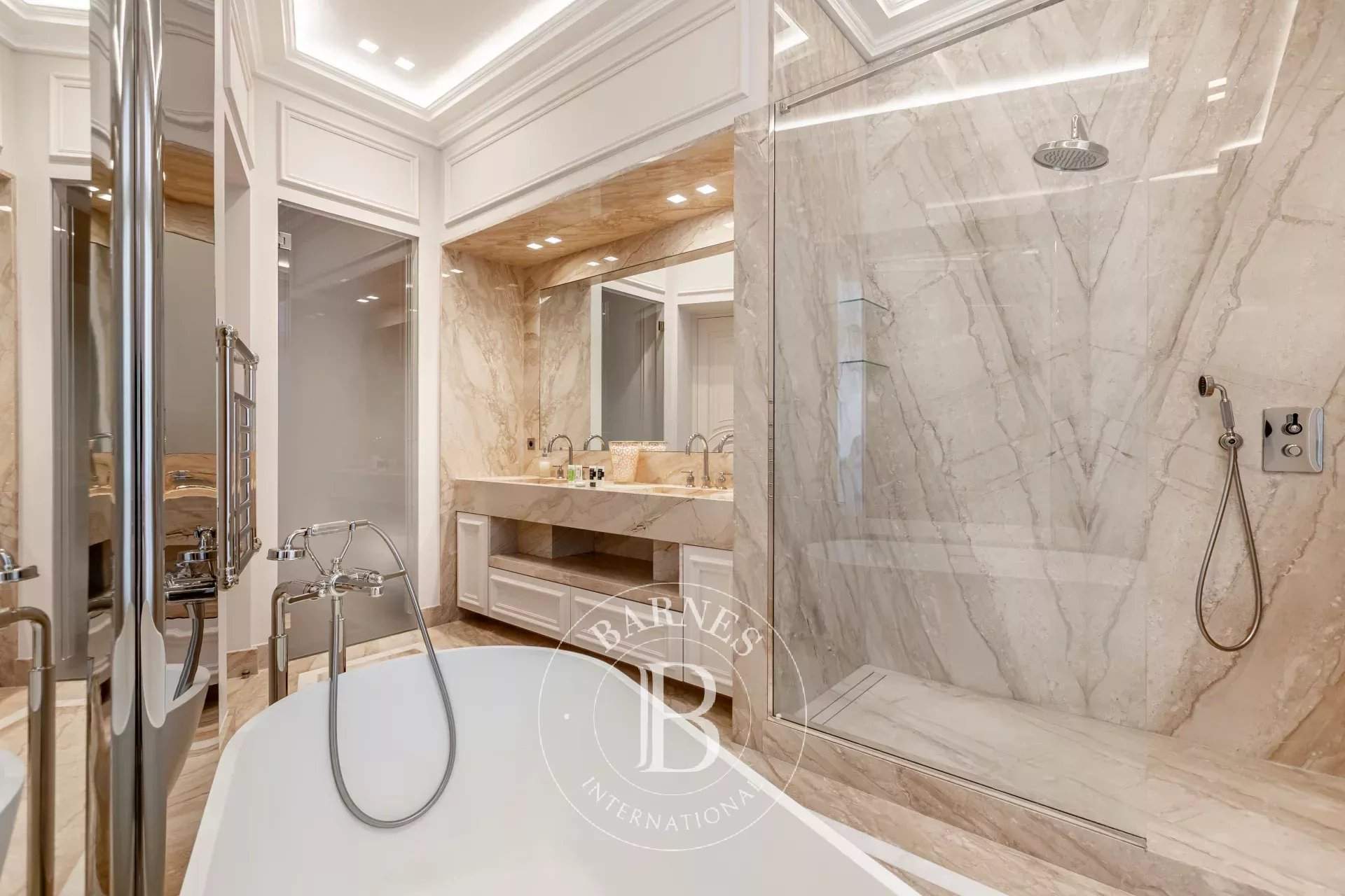 PARIS 08 - APPARTMENT - 5 BEDROOMS picture 11