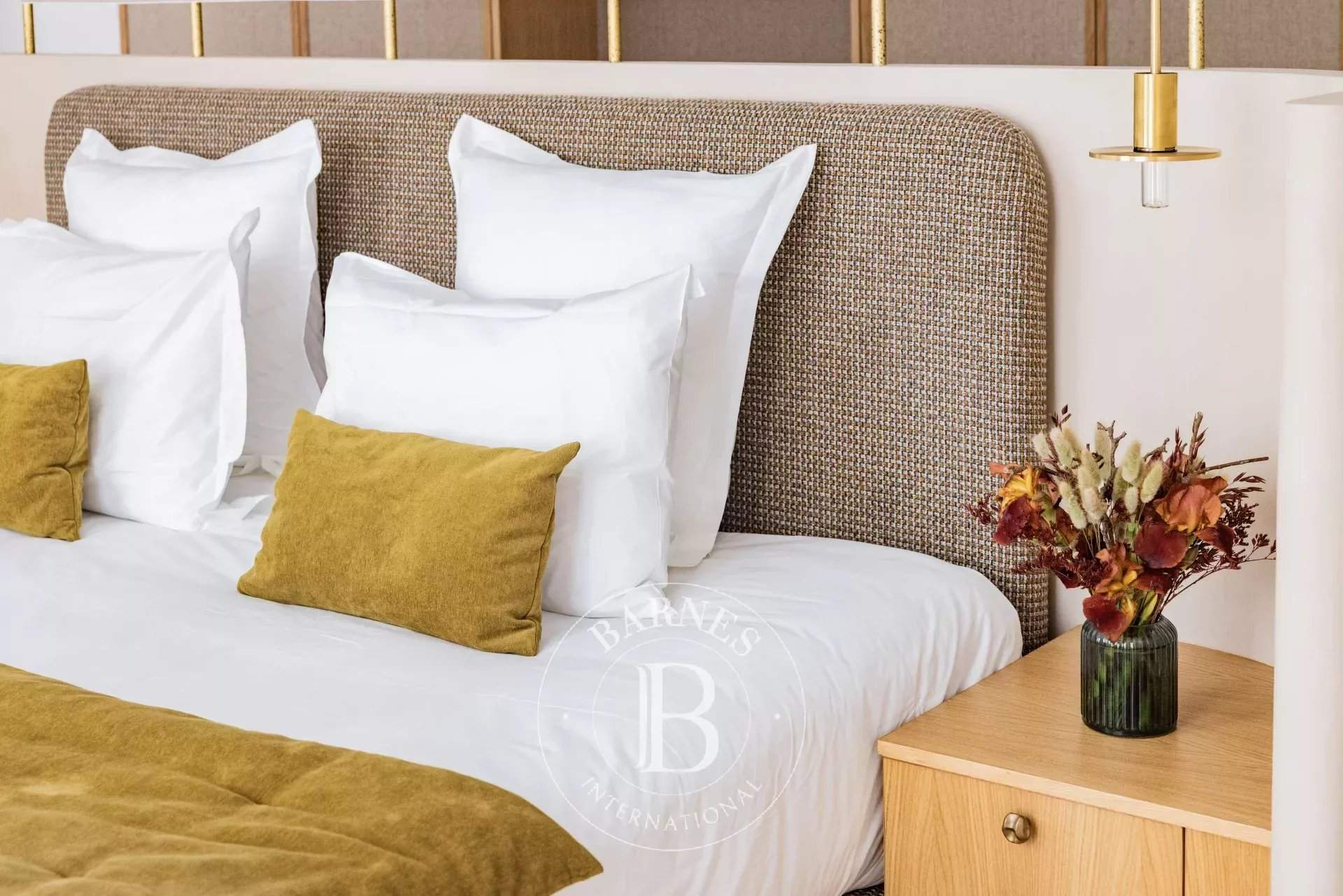 PARIS VIII - 3 BEDROOM APARTMENT -  6 GUESTS picture 8