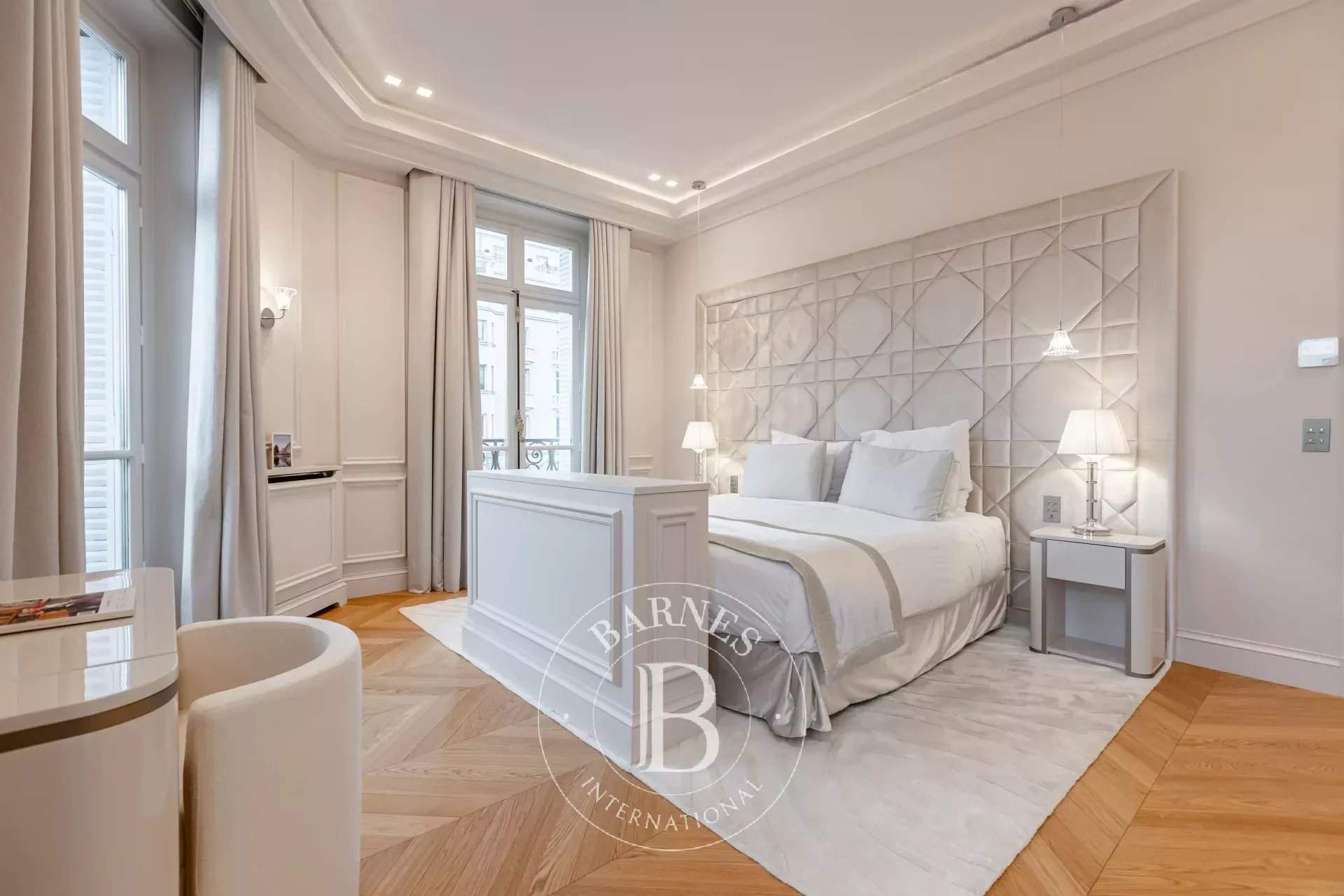 PARIS 08 - APPARTMENT - 5 BEDROOMS picture 8