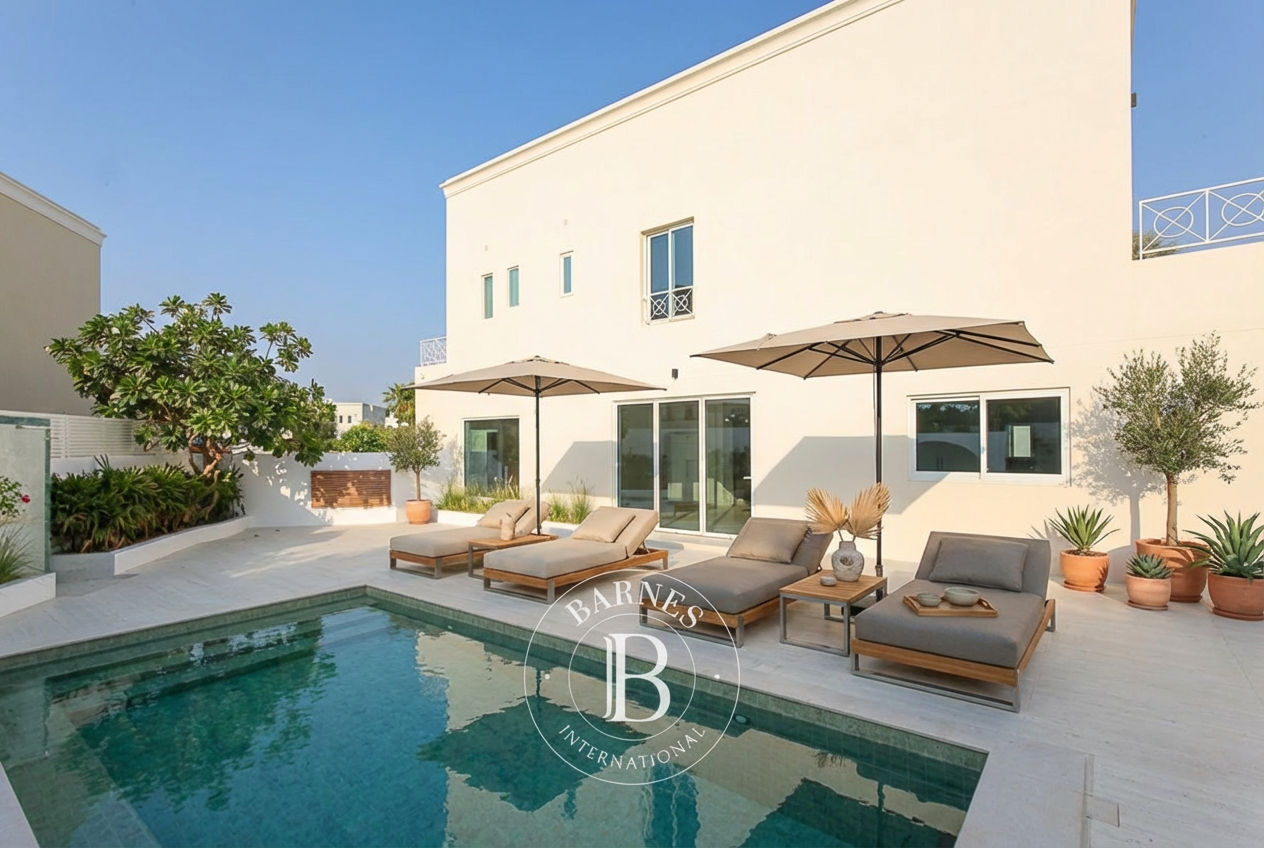 The Lakes  - Villa  - picture 1