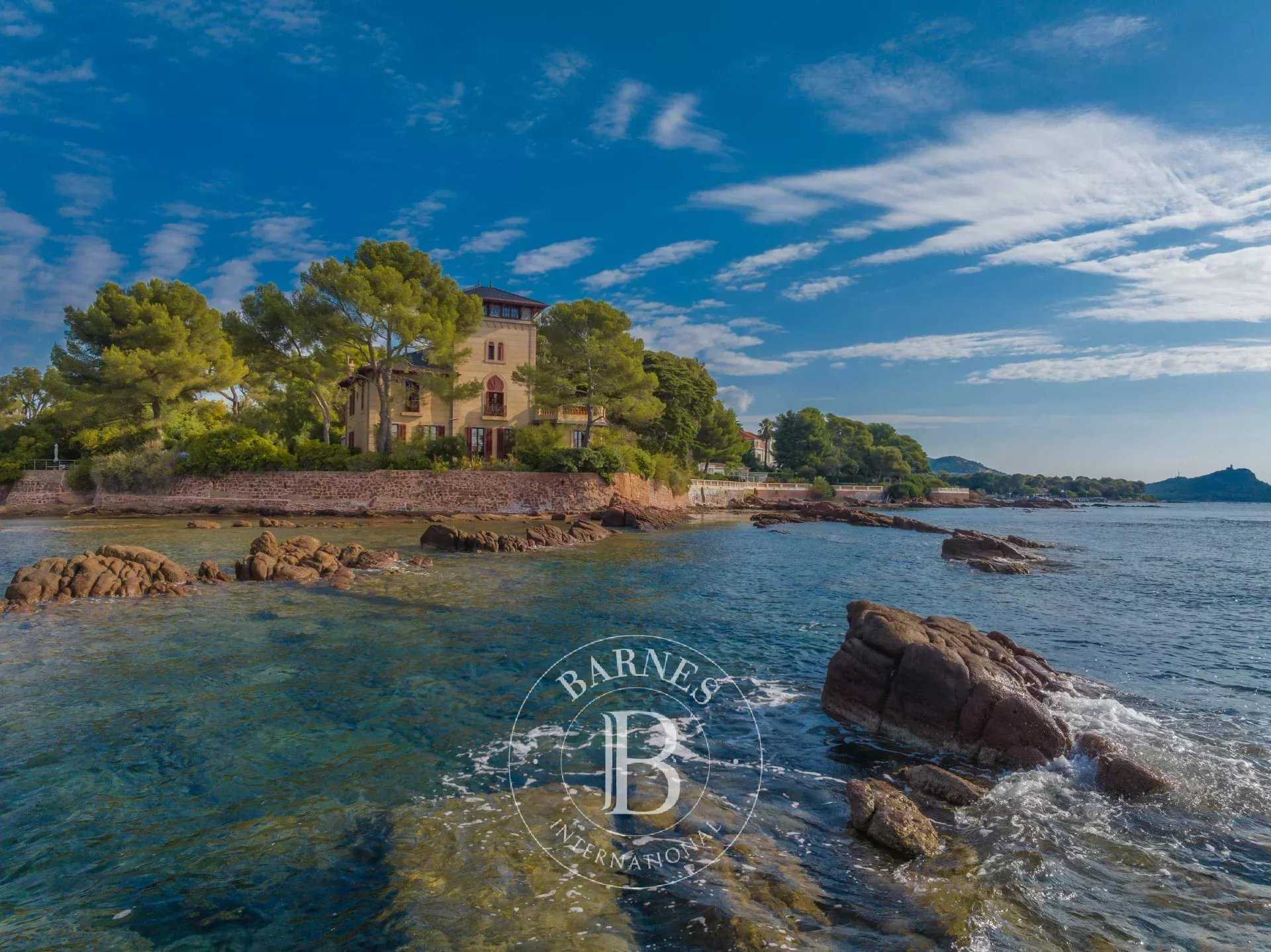 Saint-Raphaël  - Villa 18 Pi&egrave;ces 8 Chambres