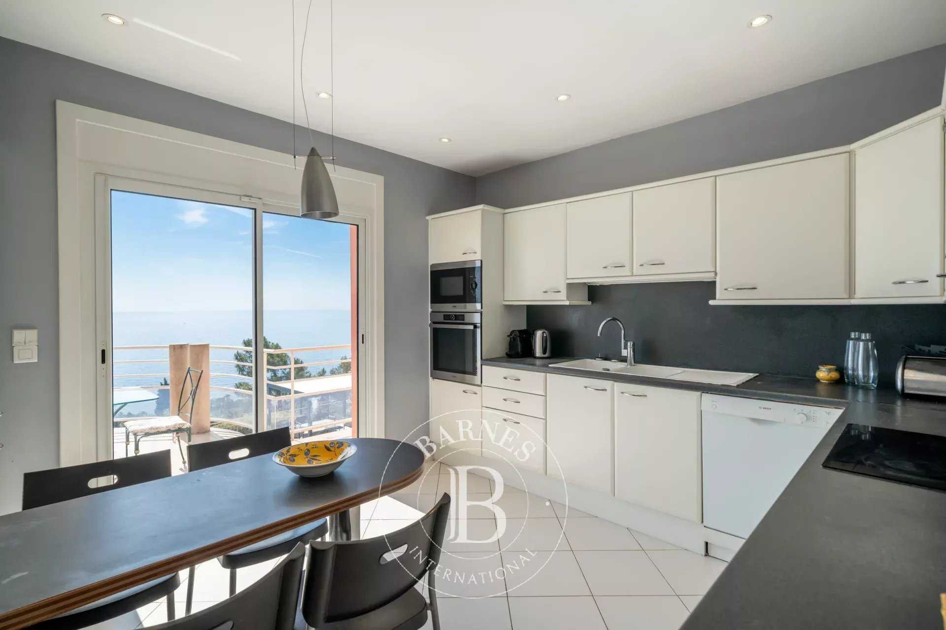 Théoule-sur-Mer  - Villa 10 Pi&egrave;ces 7 Chambres