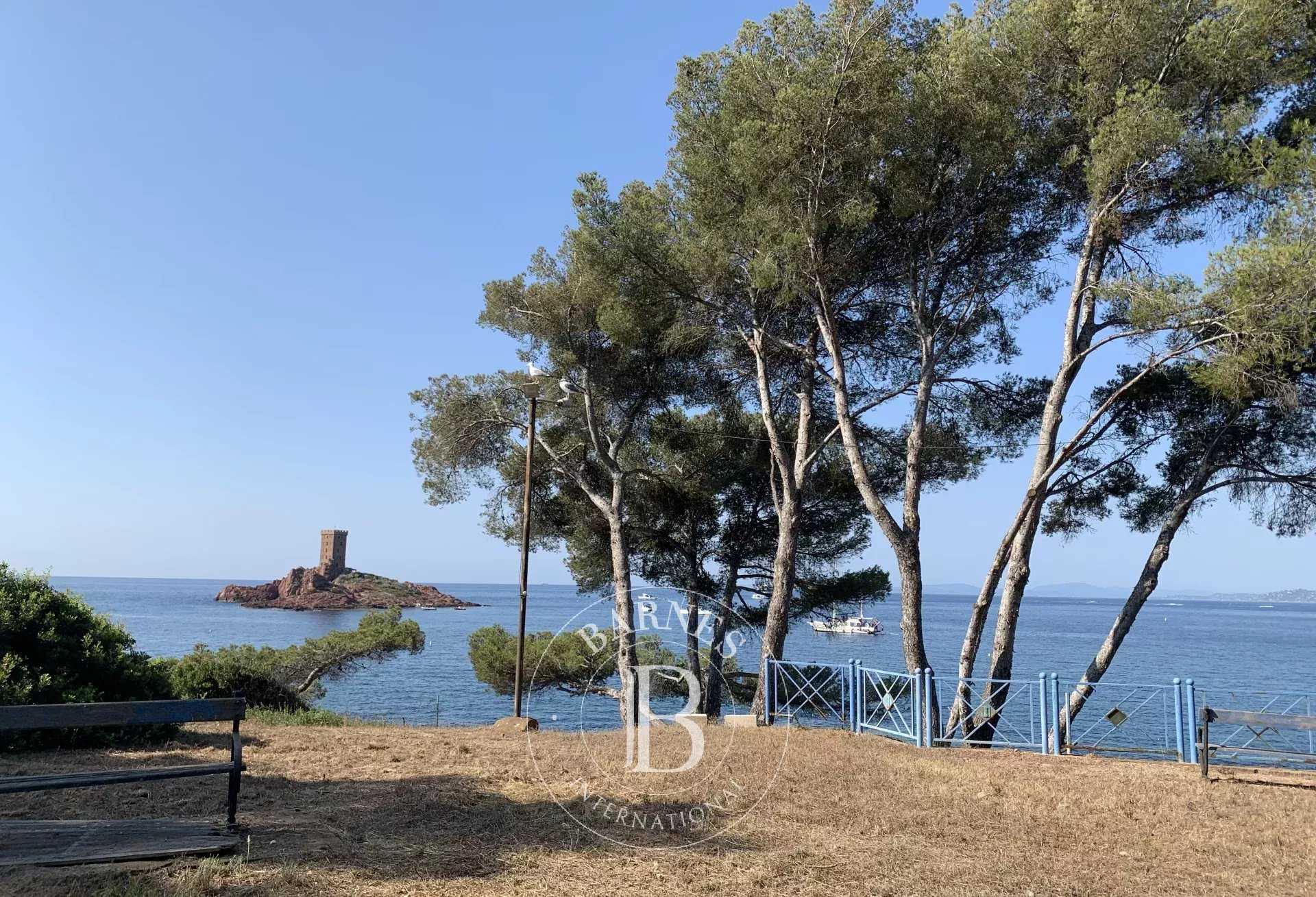 Saint-Raphaël  - Terrain constructible 