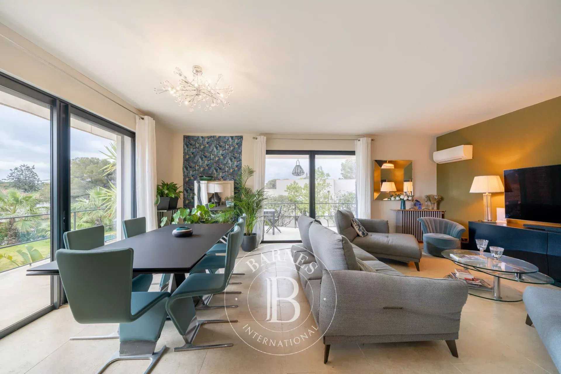 Villa Saint-Raphaël  -  ref 85693655 (picture 1)