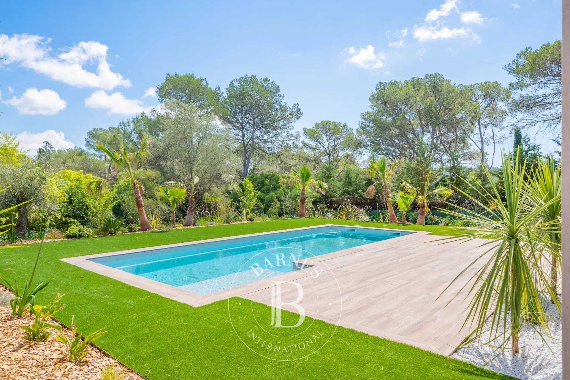 Villa Saint-Raphaël  -  ref 84635398 (picture 1)