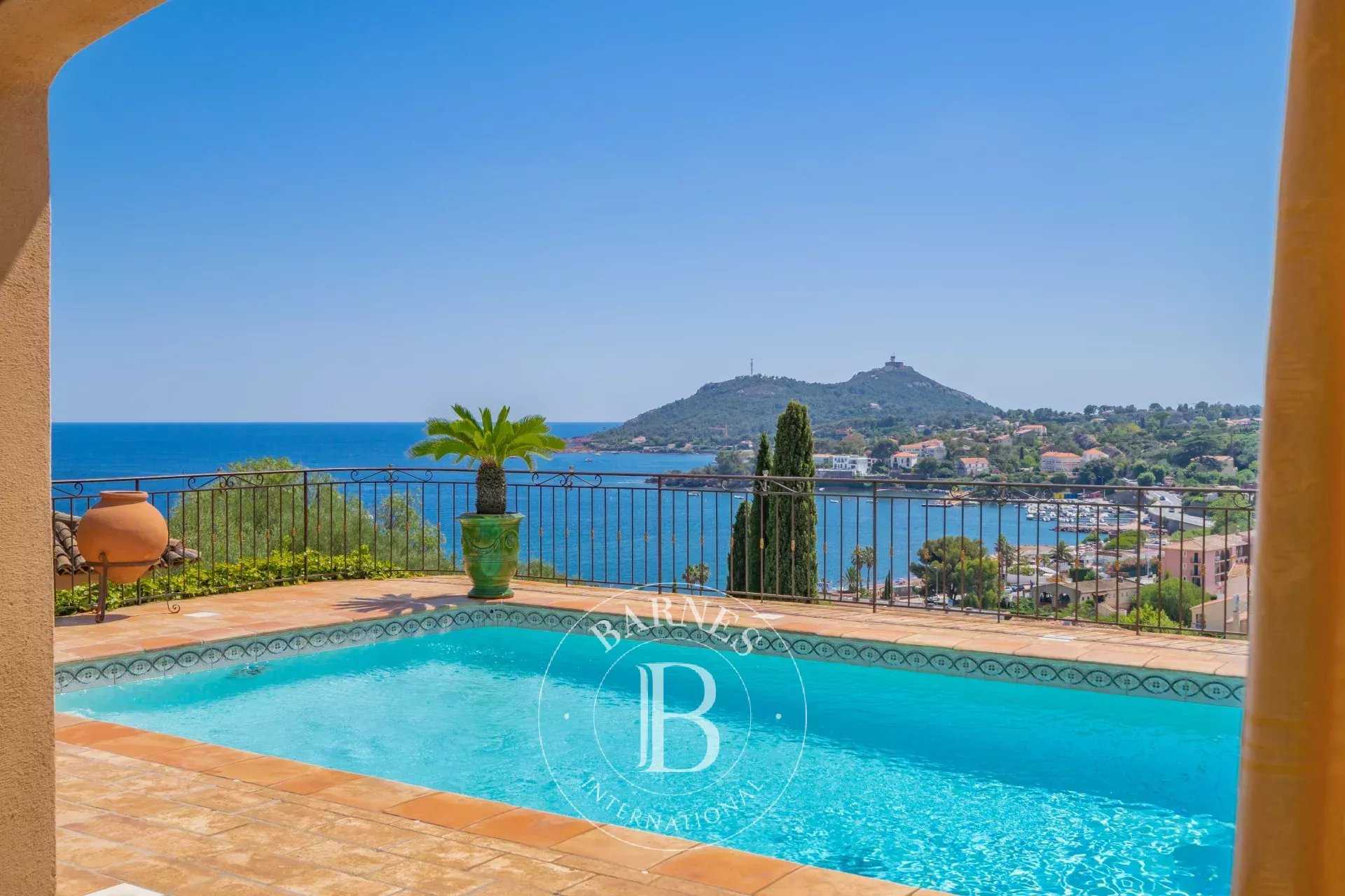 Villa Saint-Raphaël  -  ref 85991030 (picture 2)