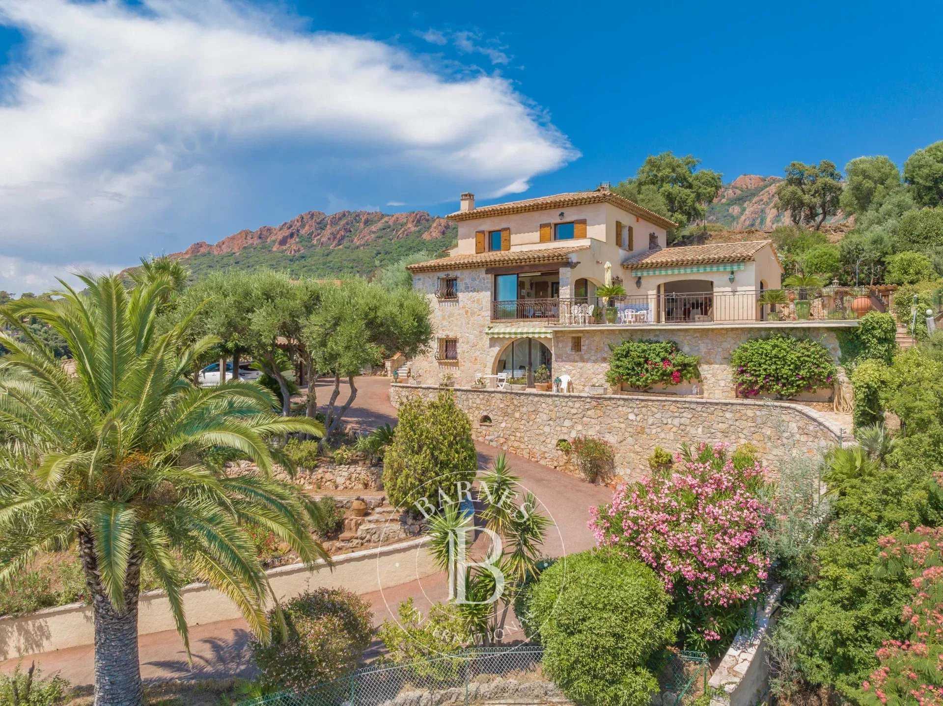 Villa Saint-Raphaël  -  ref 85991030 (picture 1)