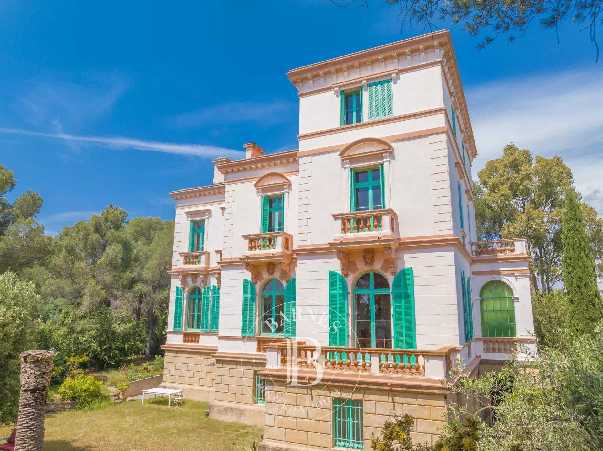 Villa Saint-Raphaël  -  ref 85940796 (picture 1)