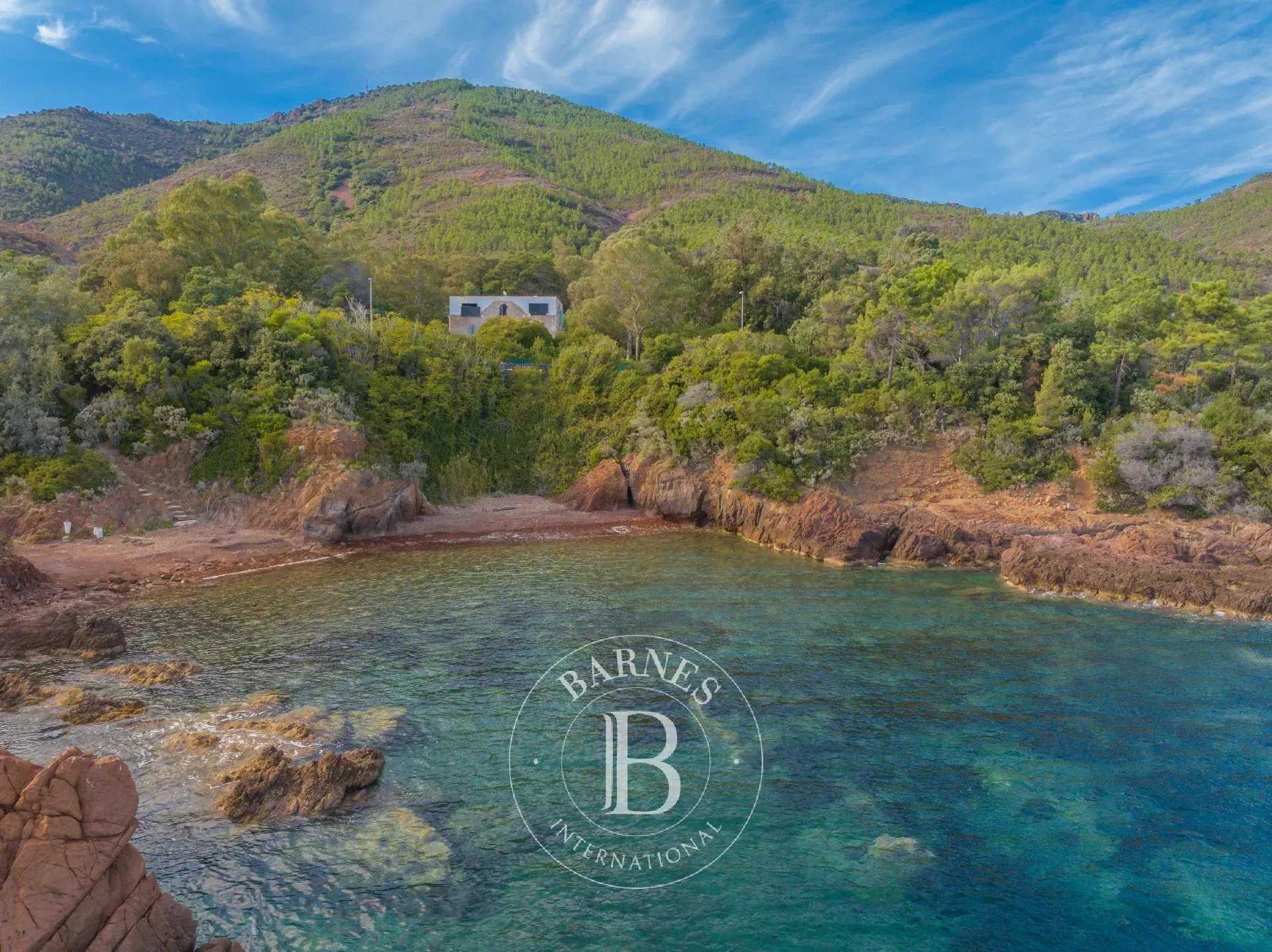 Villa Saint-Raphaël  -  ref 86336373 (picture 1)