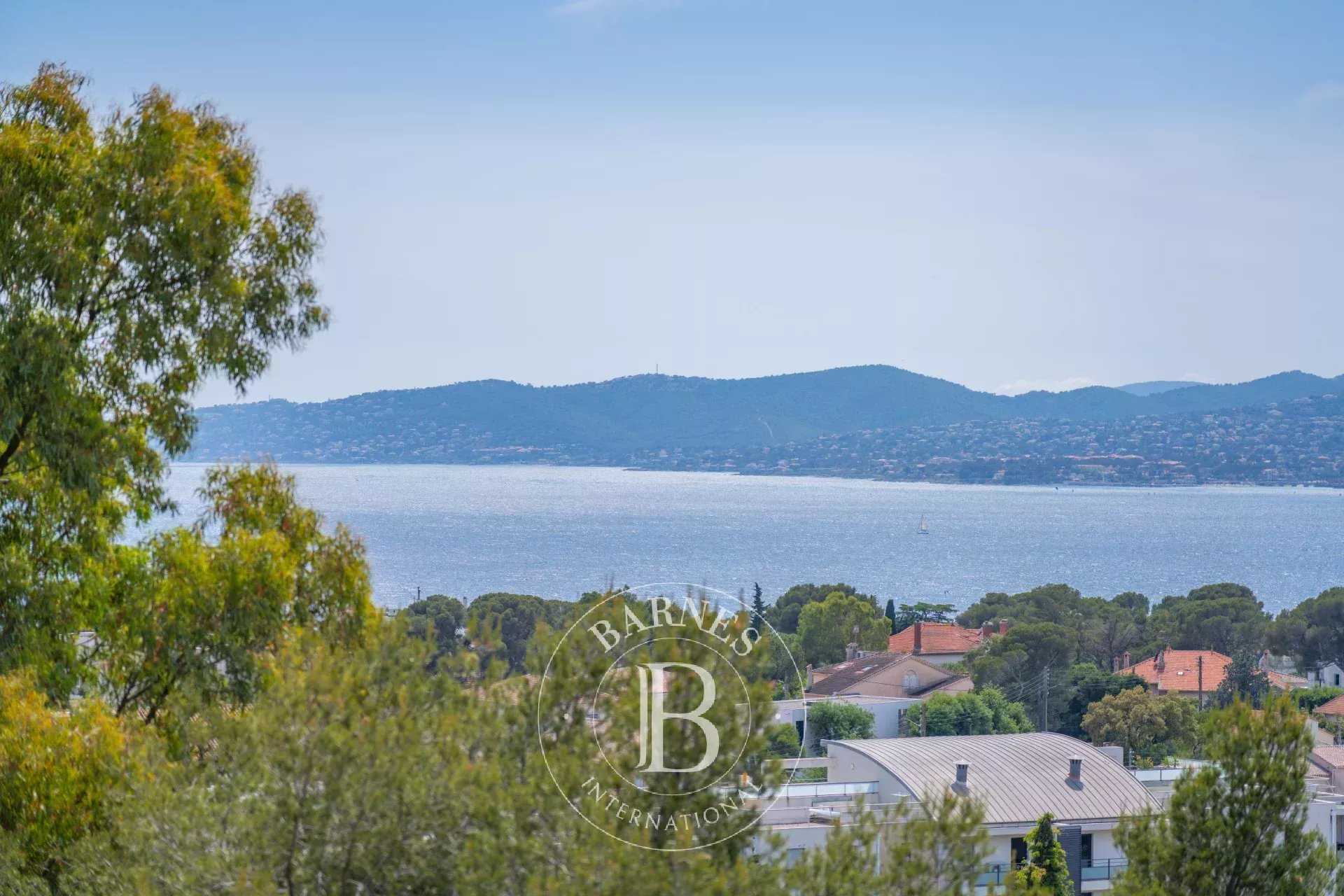 Villa Saint-Raphaël  -  ref 85940796 (picture 2)