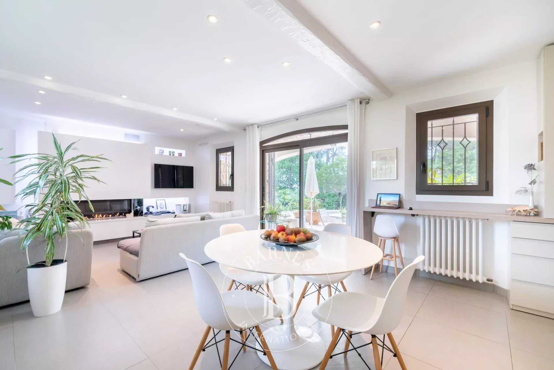 Villa Saint-Raphaël  -  ref 86995768 (picture 2)
