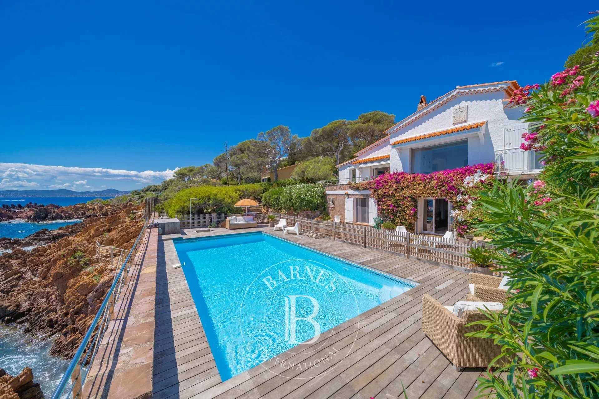 Villa Saint-Raphaël  -  ref 86124307 (picture 2)