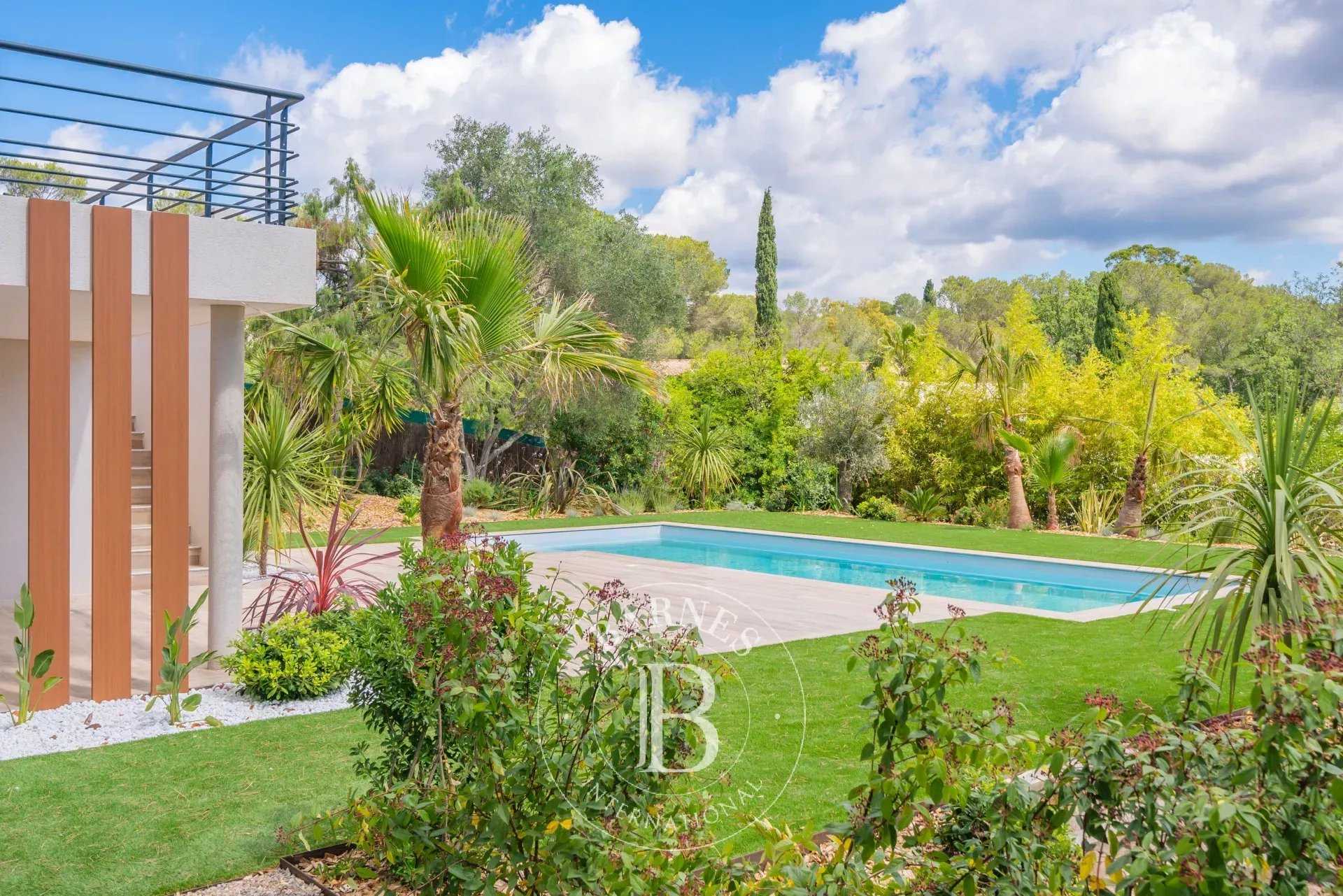 Villa Saint-Raphaël  -  ref 84635398 (picture 1)
