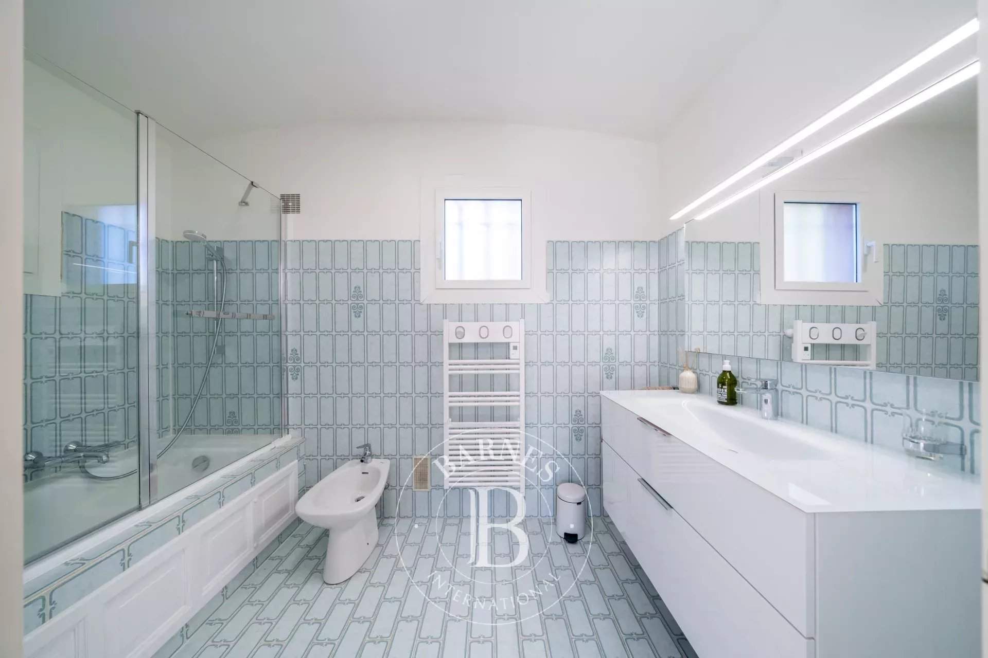 SAINT JEAN DE CANNES - VILLA 4 BEDROOMS IN A PEACEFUL LOCATION WITH VIEWS OF THE SEA AND HILLS picture 9