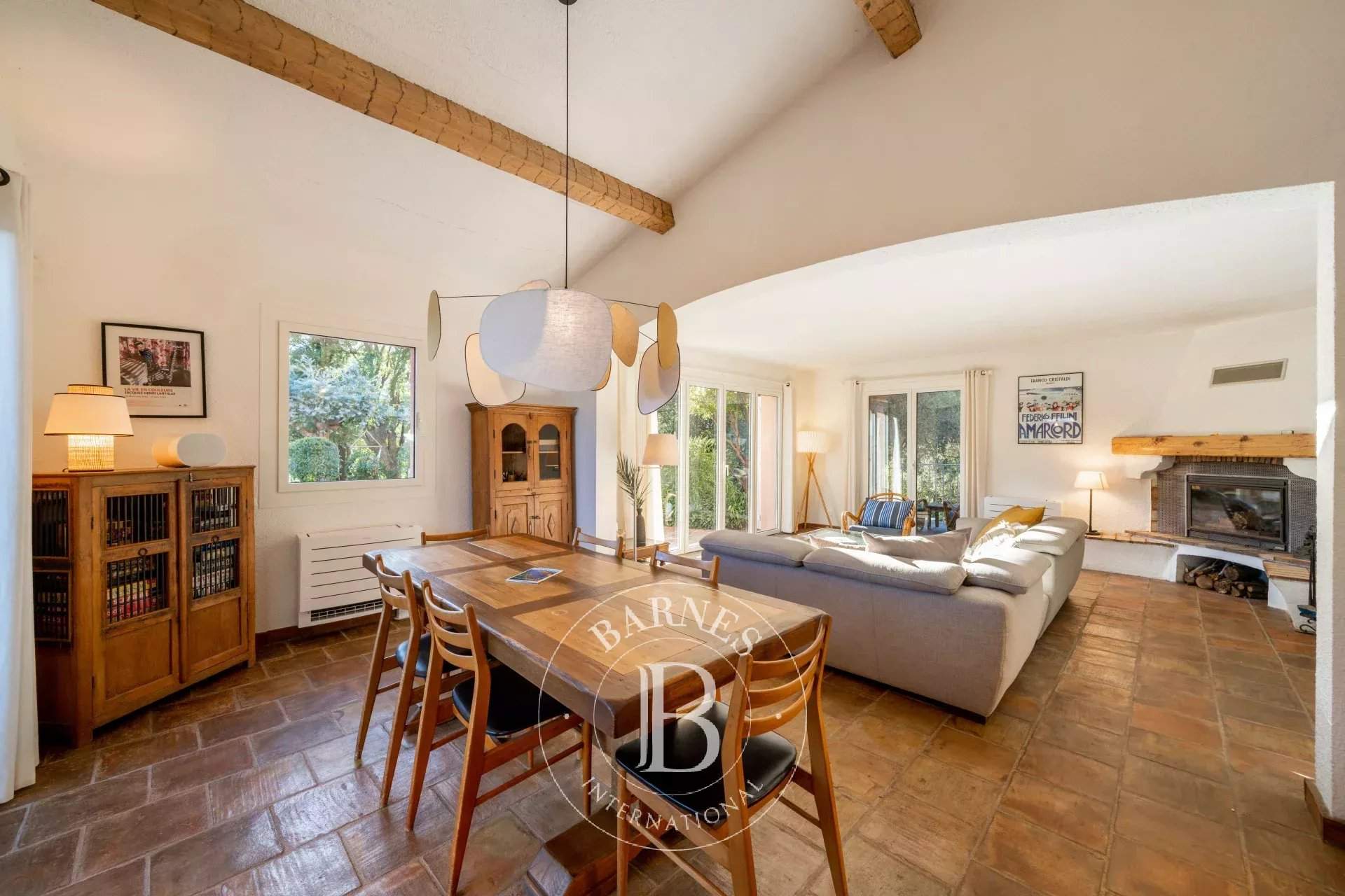 SAINT JEAN DE CANNES - VILLA 4 BEDROOMS IN A PEACEFUL LOCATION WITH VIEWS OF THE SEA AND HILLS picture 3