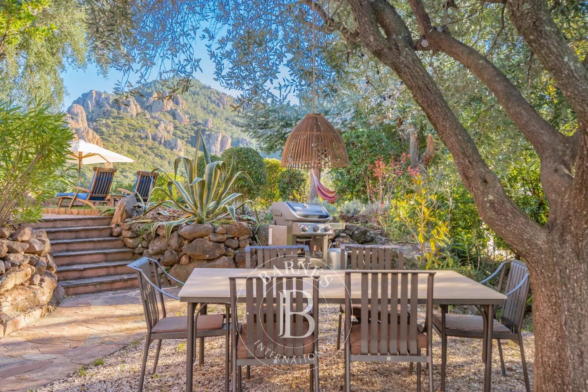 SAINT JEAN DE CANNES - VILLA 4 BEDROOMS IN A PEACEFUL LOCATION WITH VIEWS OF THE SEA AND HILLS picture 15