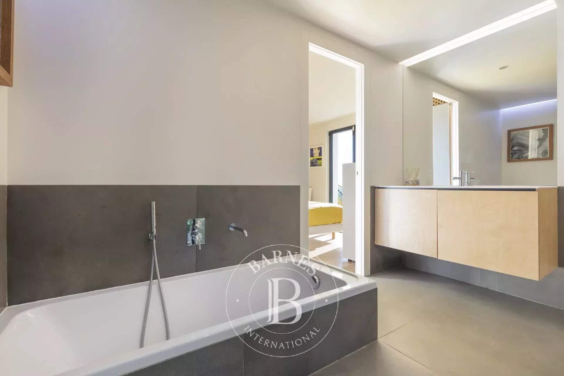 Mandelieu-la-Napoule  - Villa 5 Pi&egrave;ces 4 Chambres - picture 12