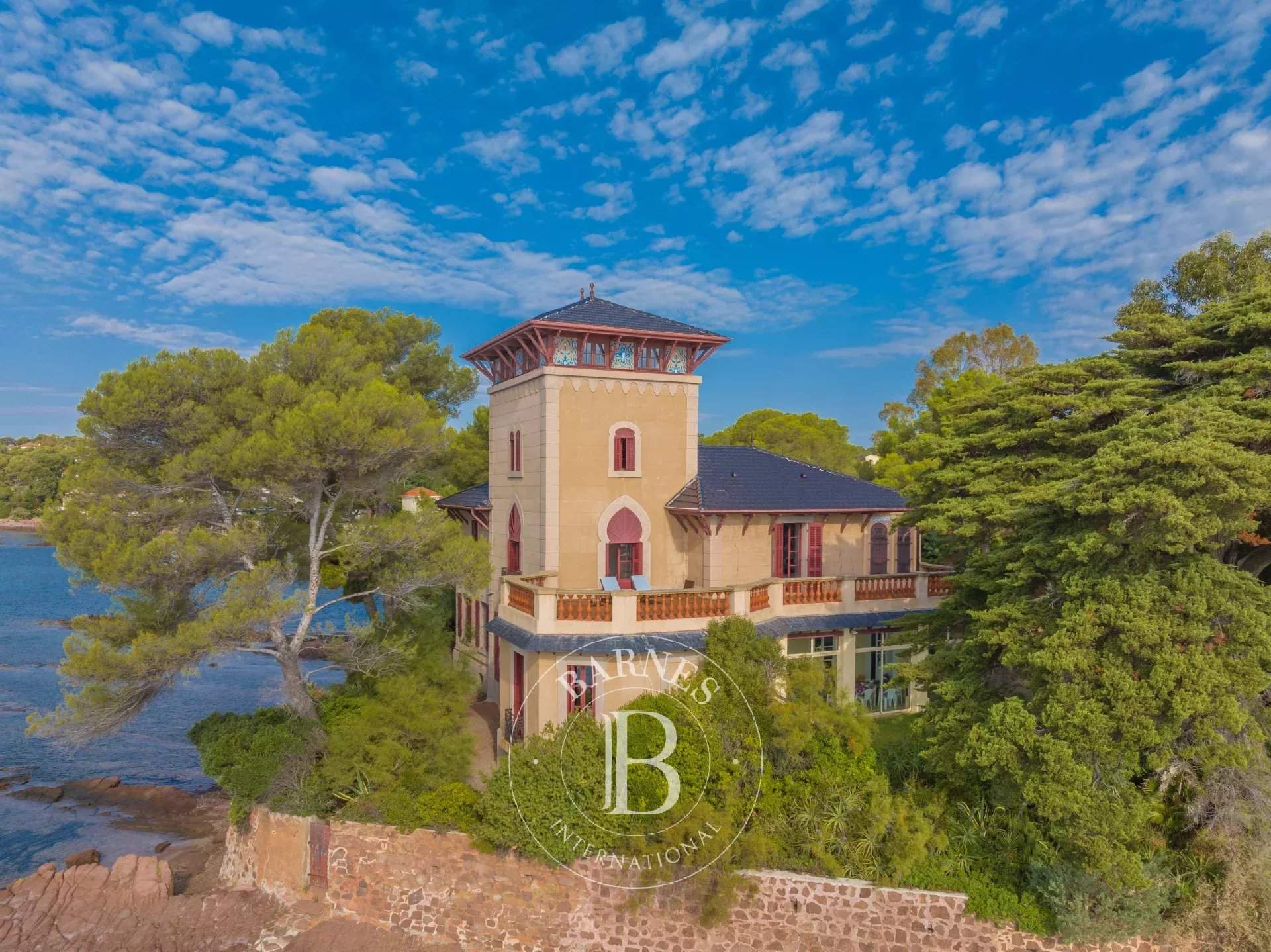 Saint-Raphaël  - Villa 18 Pi&egrave;ces 8 Chambres - picture 2