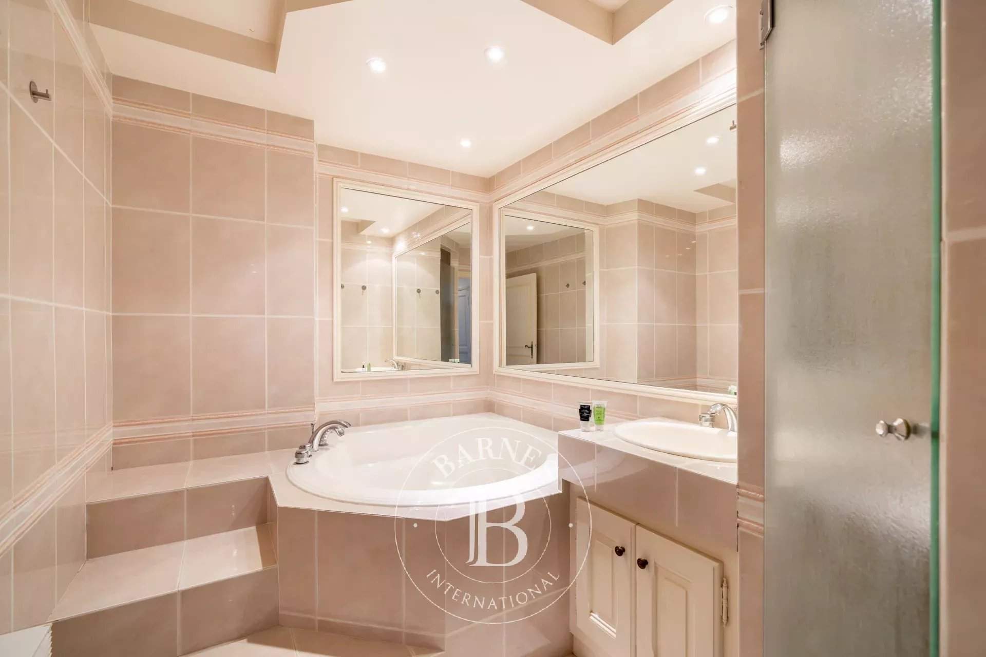 Théoule-sur-Mer  - Villa 7 Pi&egrave;ces 5 Chambres - picture 14