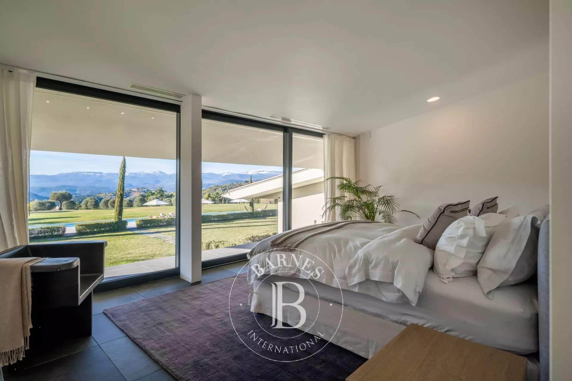 Mandelieu-la-Napoule  - Villa 8 Pi&egrave;ces 6 Chambres - picture 11