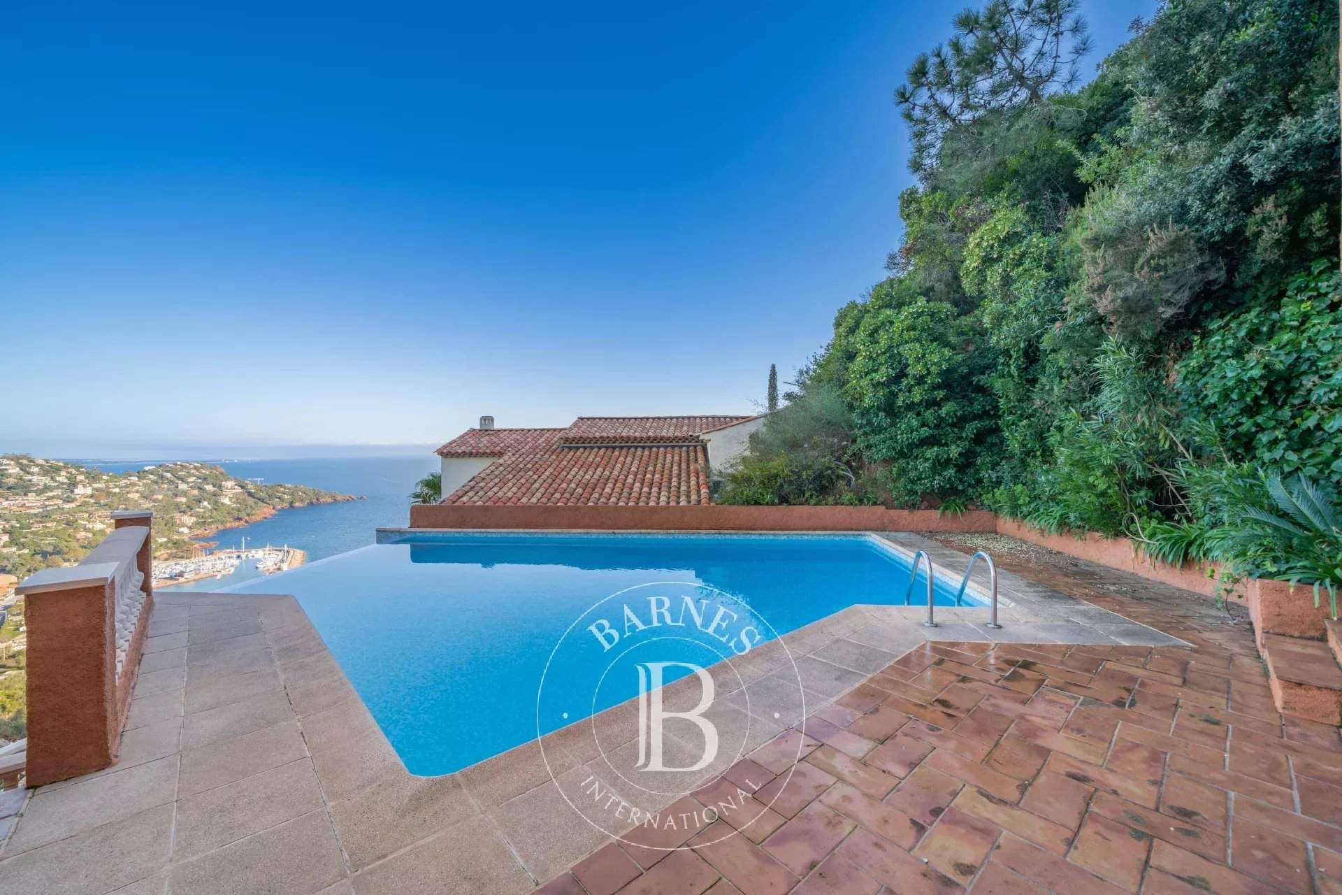 Théoule-sur-Mer  - Villa 7 Pi&egrave;ces 5 Chambres - picture 20