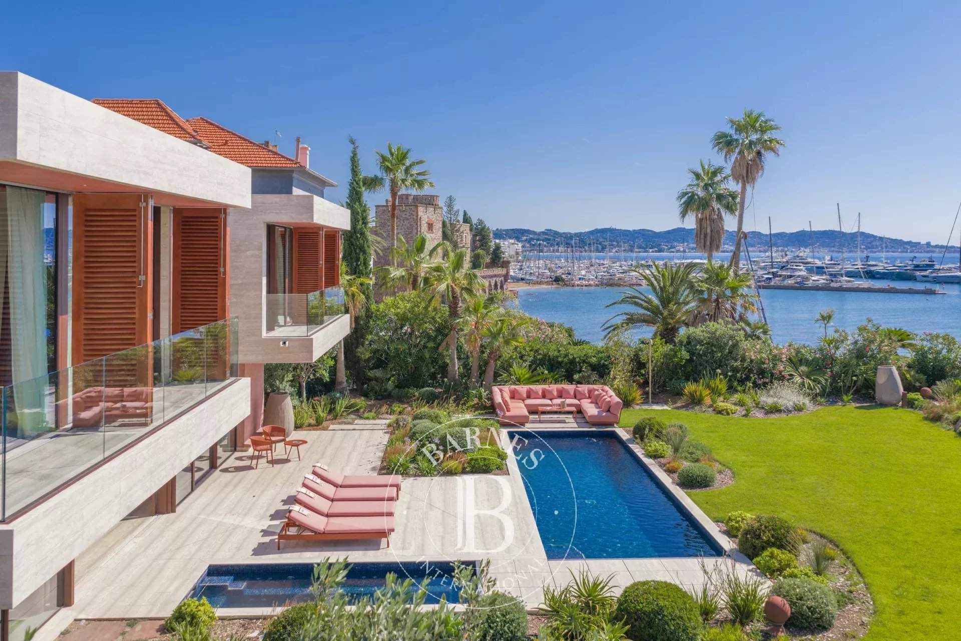 MANDELIEU-LA-NAPOULE - WATERFRONT CONTEMPORARY VILLA - PANORAMIC SEA VIEW picture 7