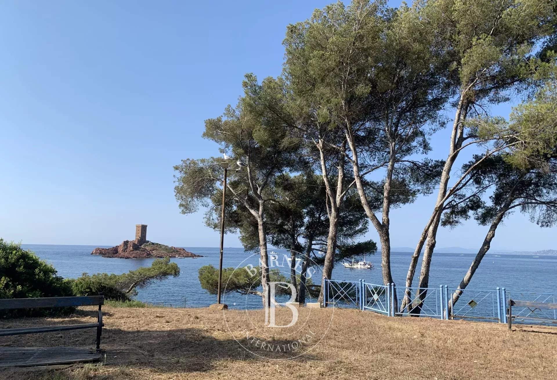 Saint-Raphaël  - Terrain constructible  - picture 1
